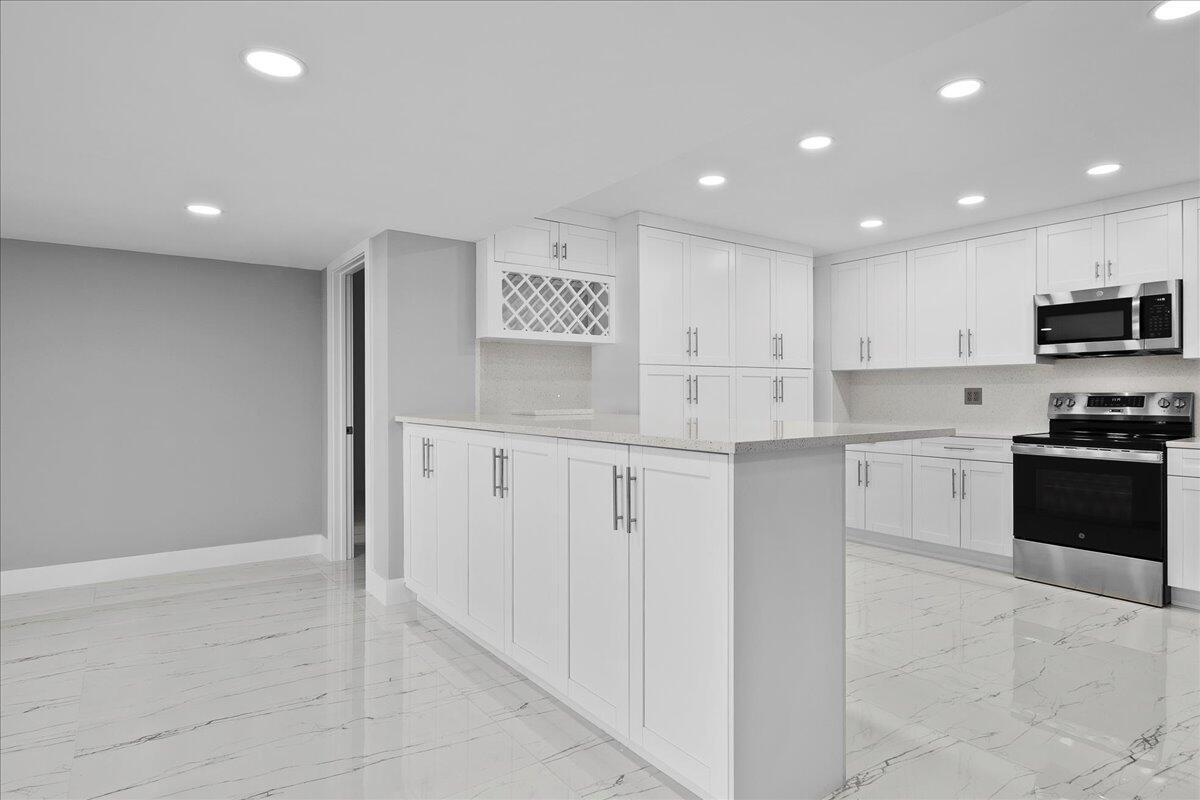 LAKE HARBOR COVE CONDO - Residential Lease