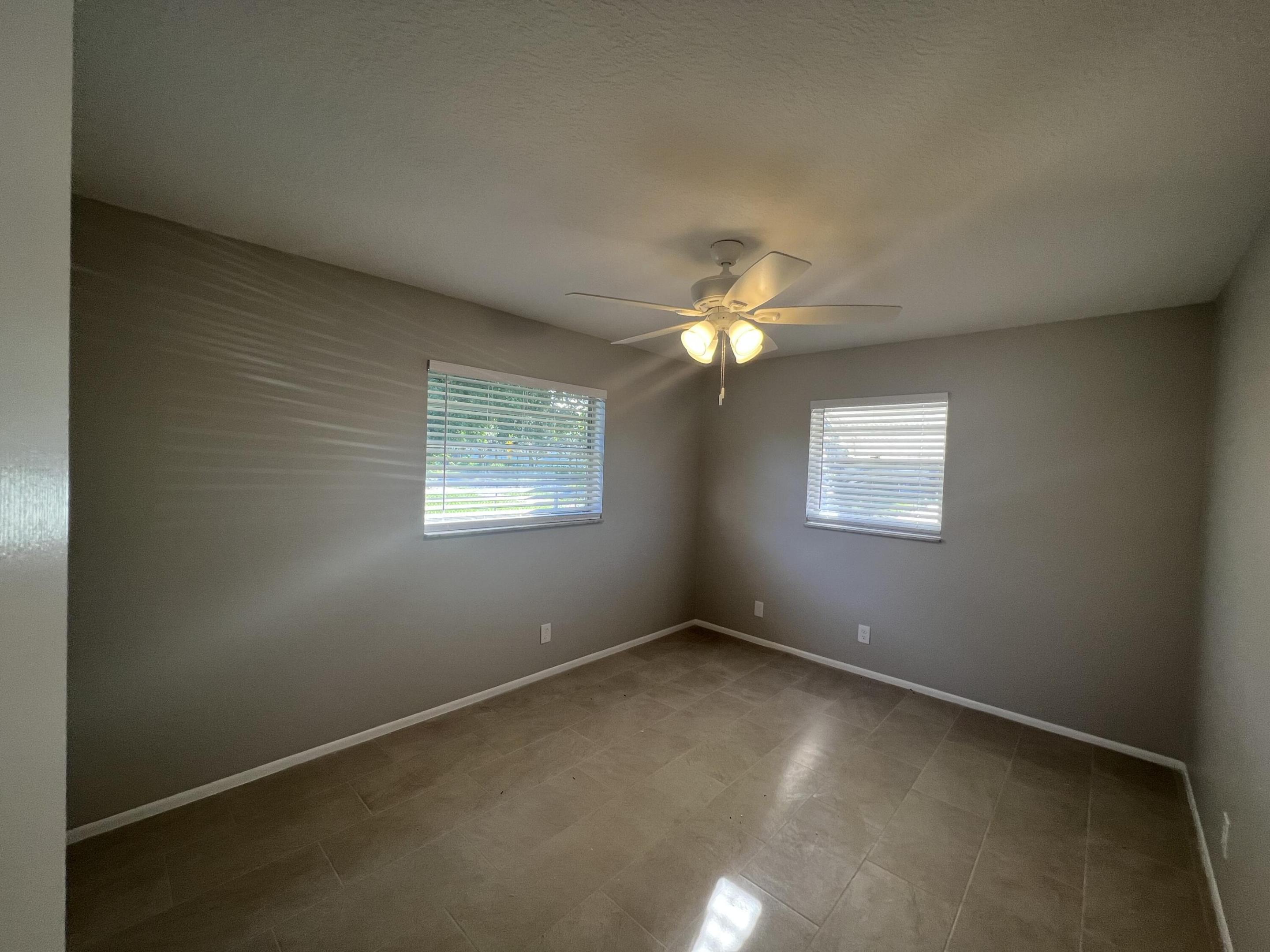 BREEZY ACRES - Residential Lease