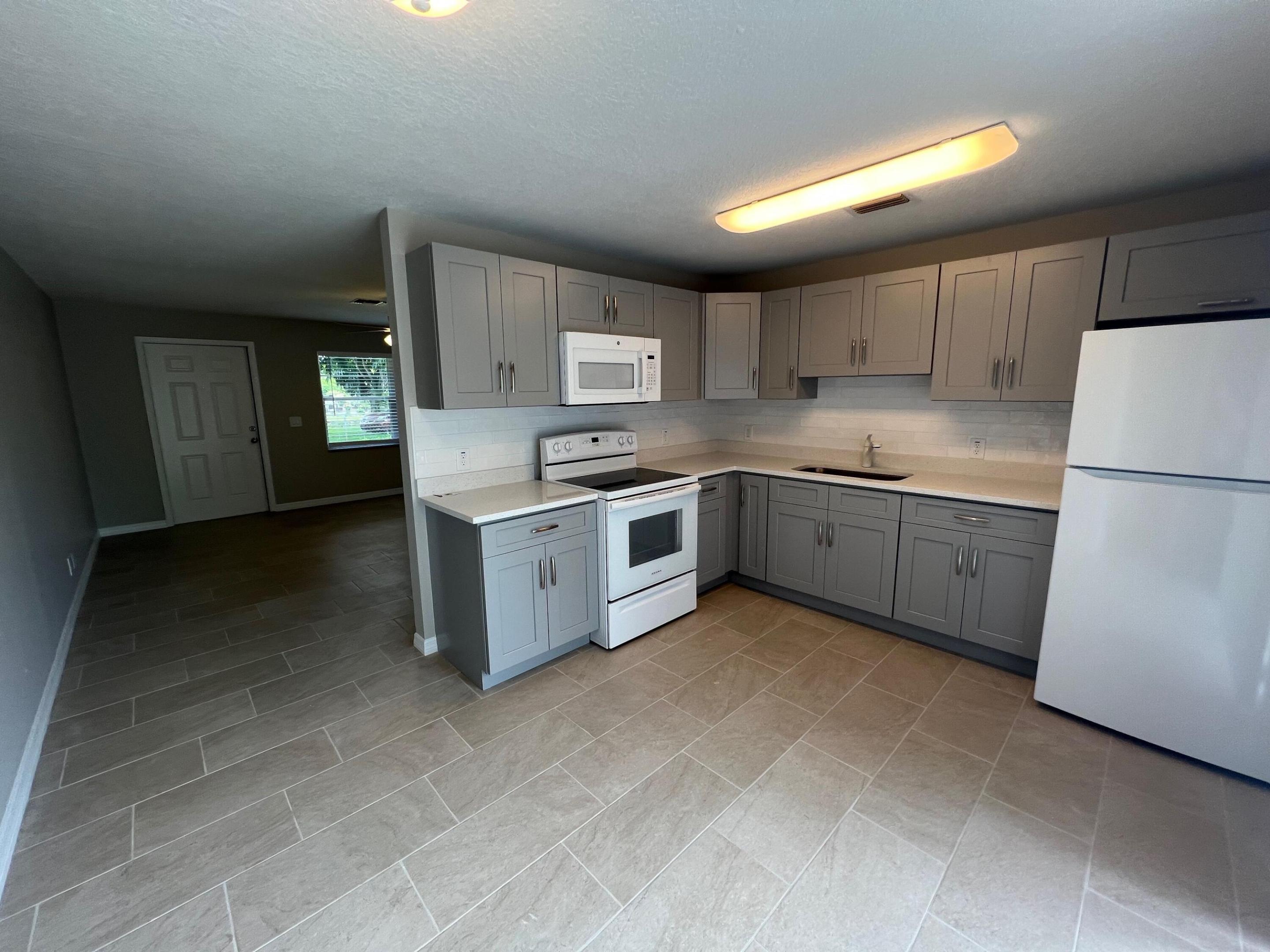 BREEZY ACRES - Residential Lease