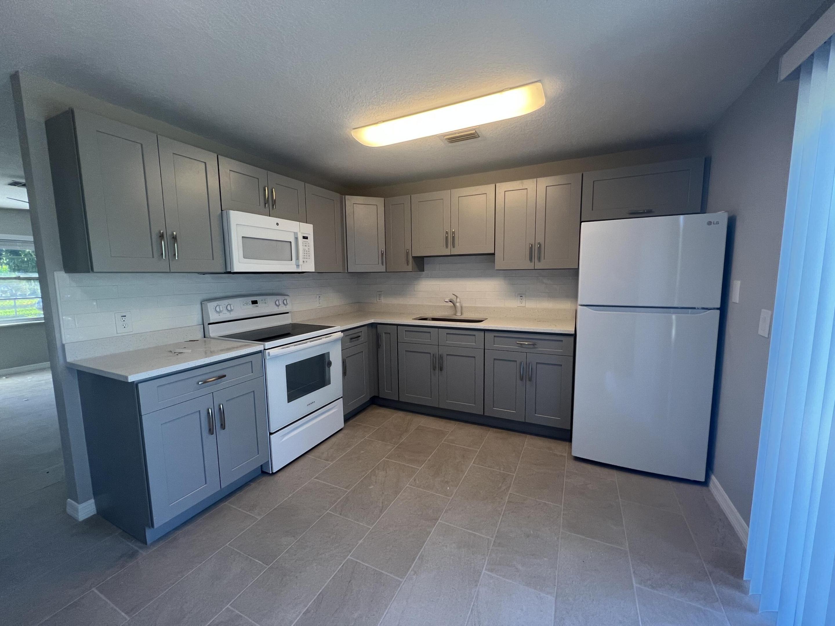 BREEZY ACRES - Residential Lease