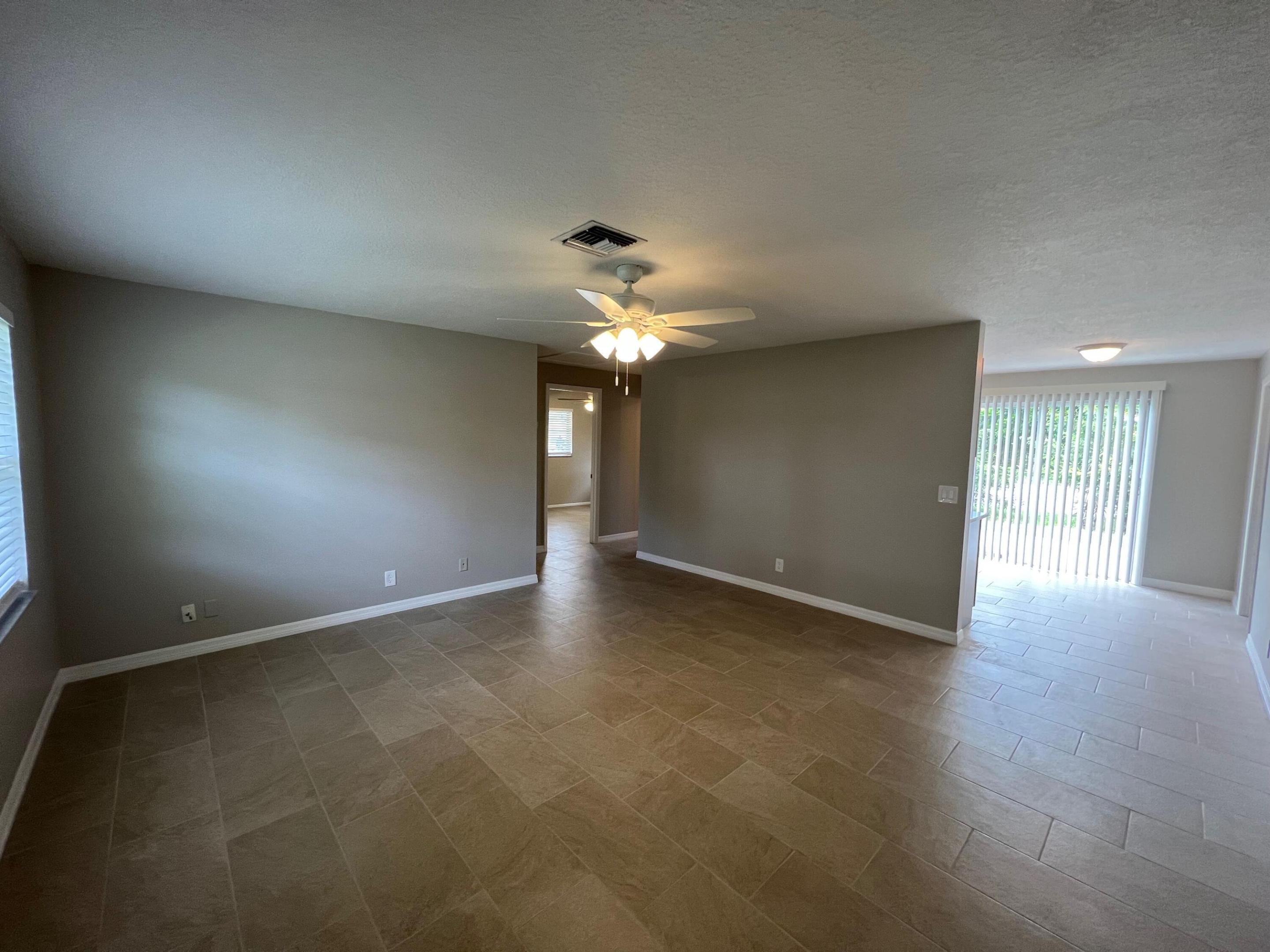 BREEZY ACRES - Residential Lease
