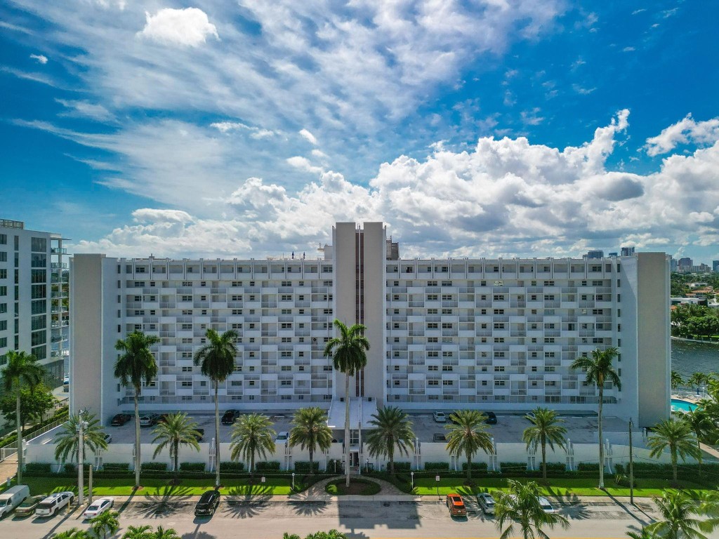 BAYSHORE TOWERS - Residential