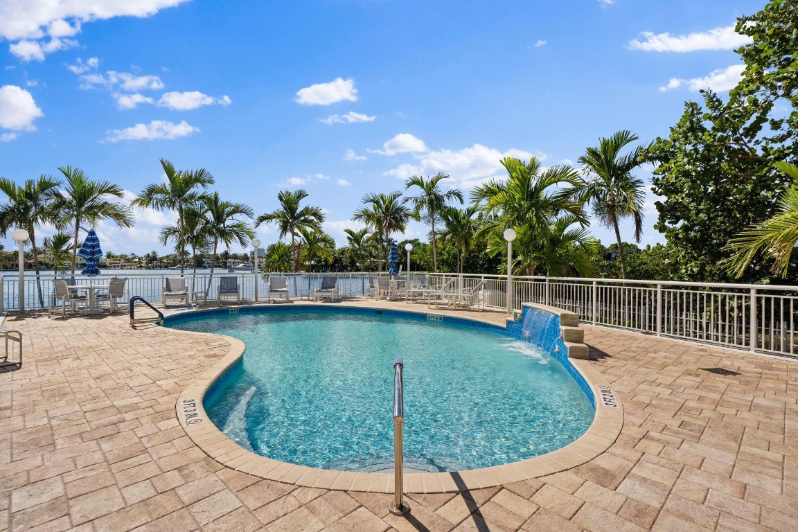 BAYSHORE TOWERS - Residential