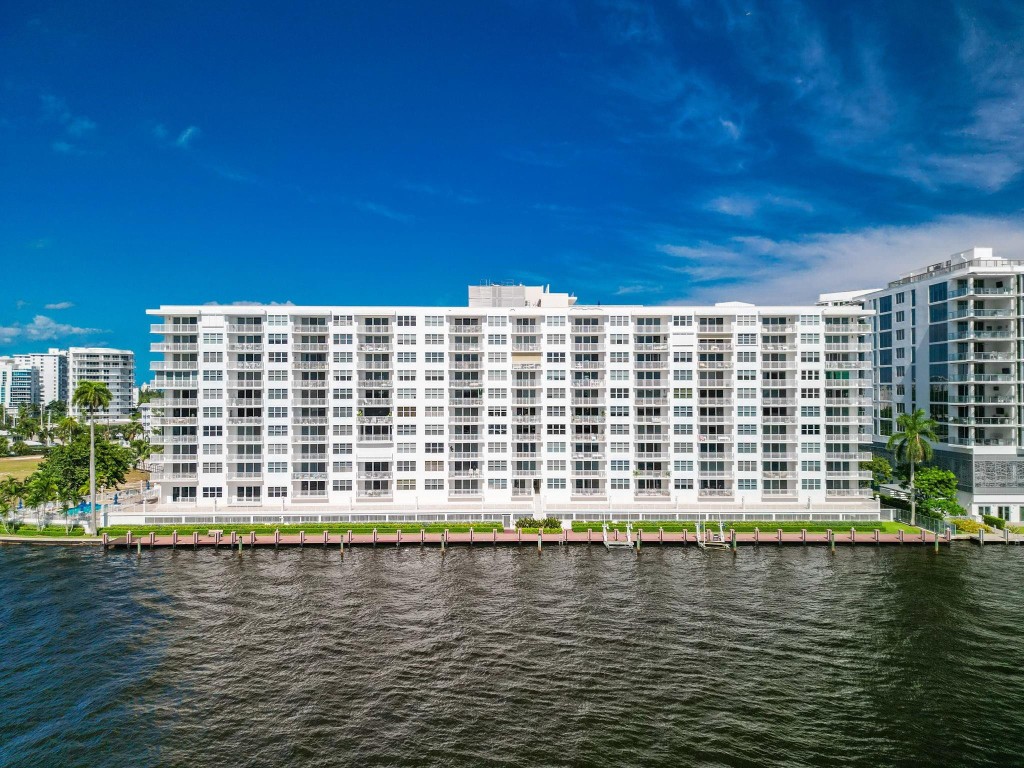 BAYSHORE TOWERS - Residential