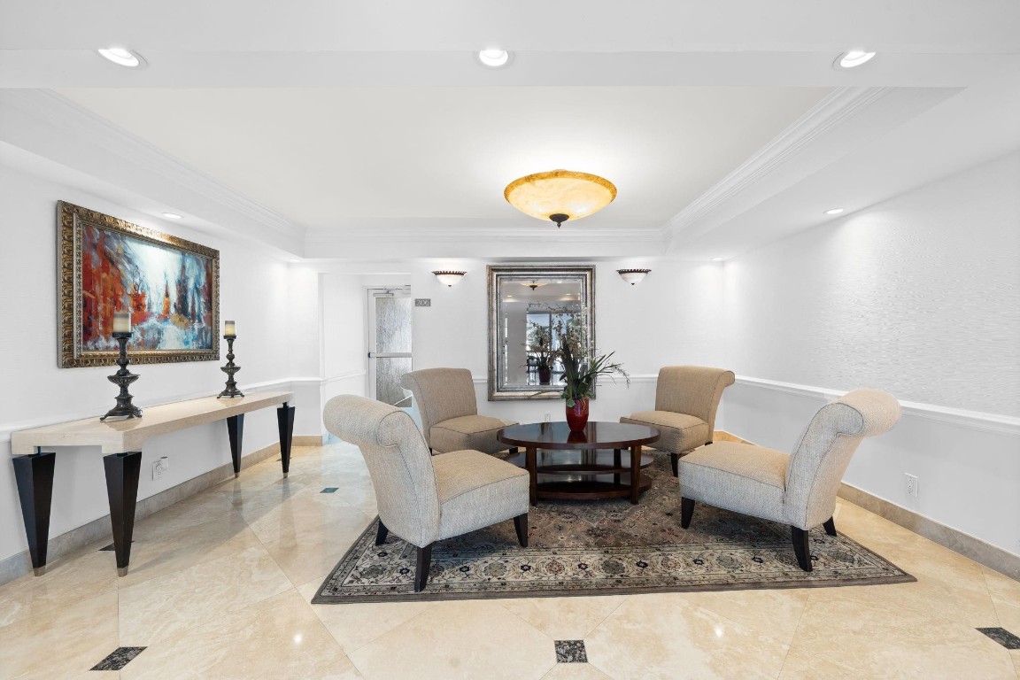 BAYSHORE TOWERS - Residential