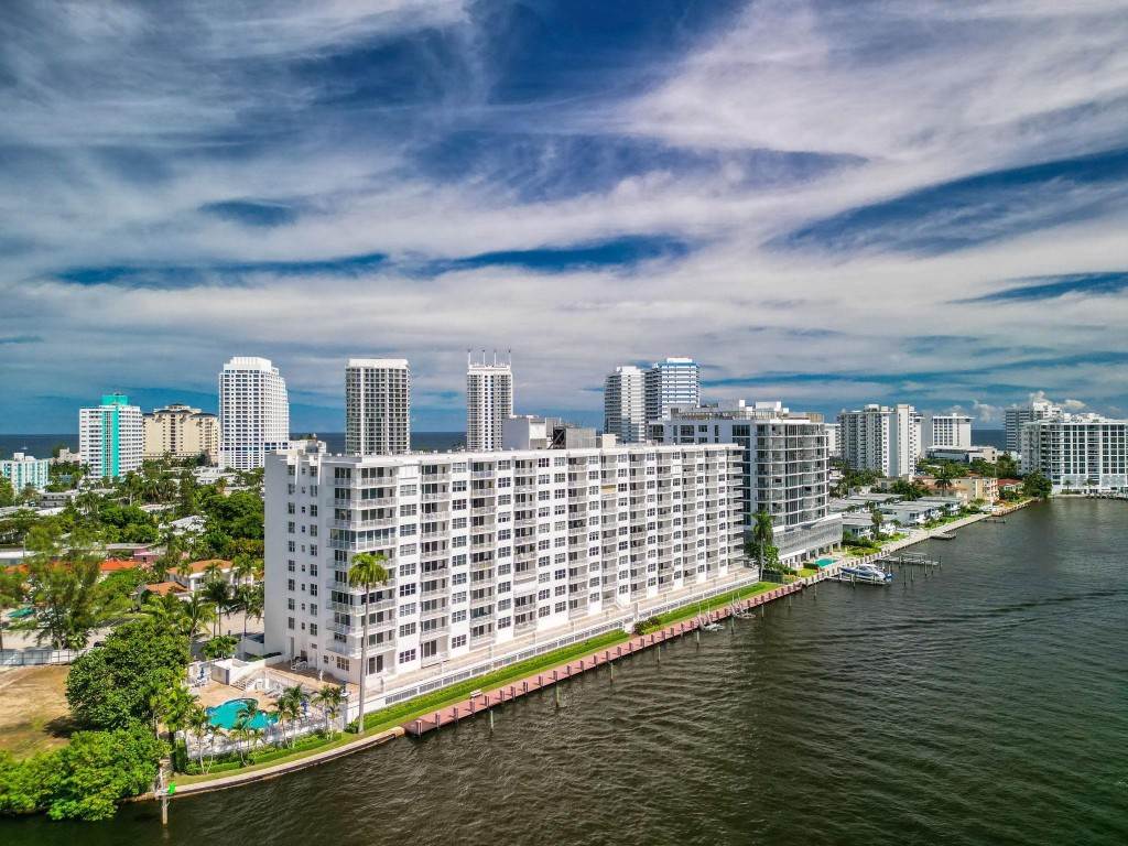 BAYSHORE TOWERS - Residential