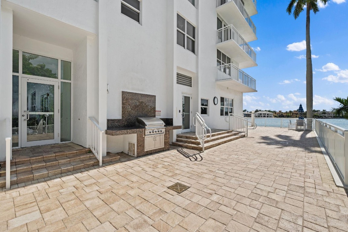 BAYSHORE TOWERS - Residential