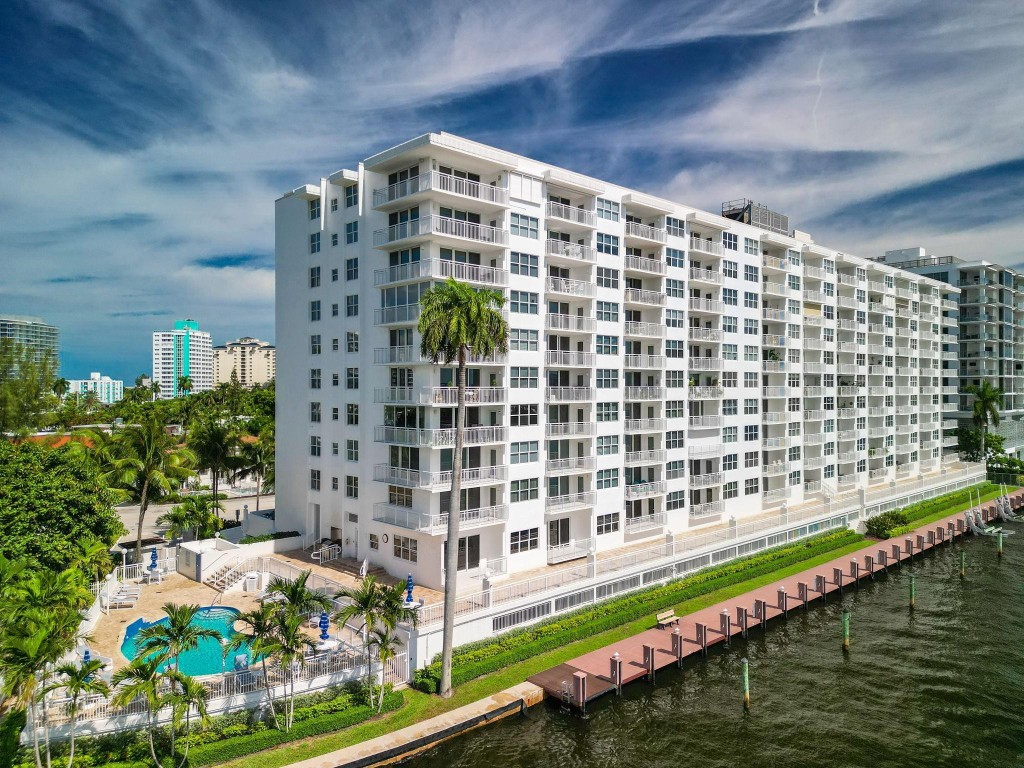 BAYSHORE TOWERS - Residential