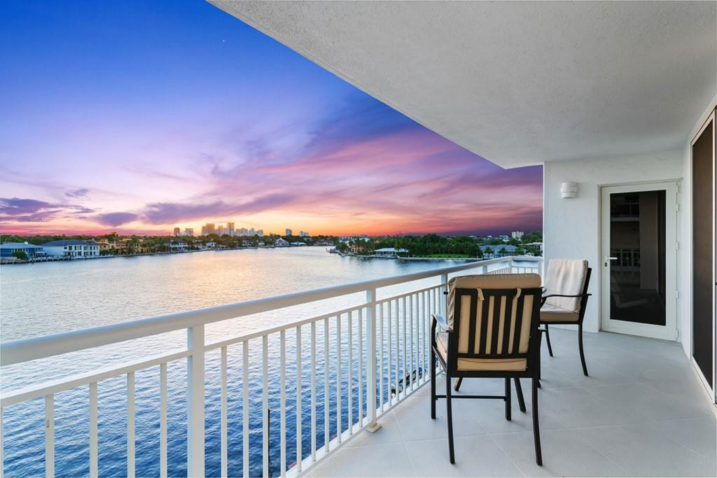 BAYSHORE TOWERS - Residential