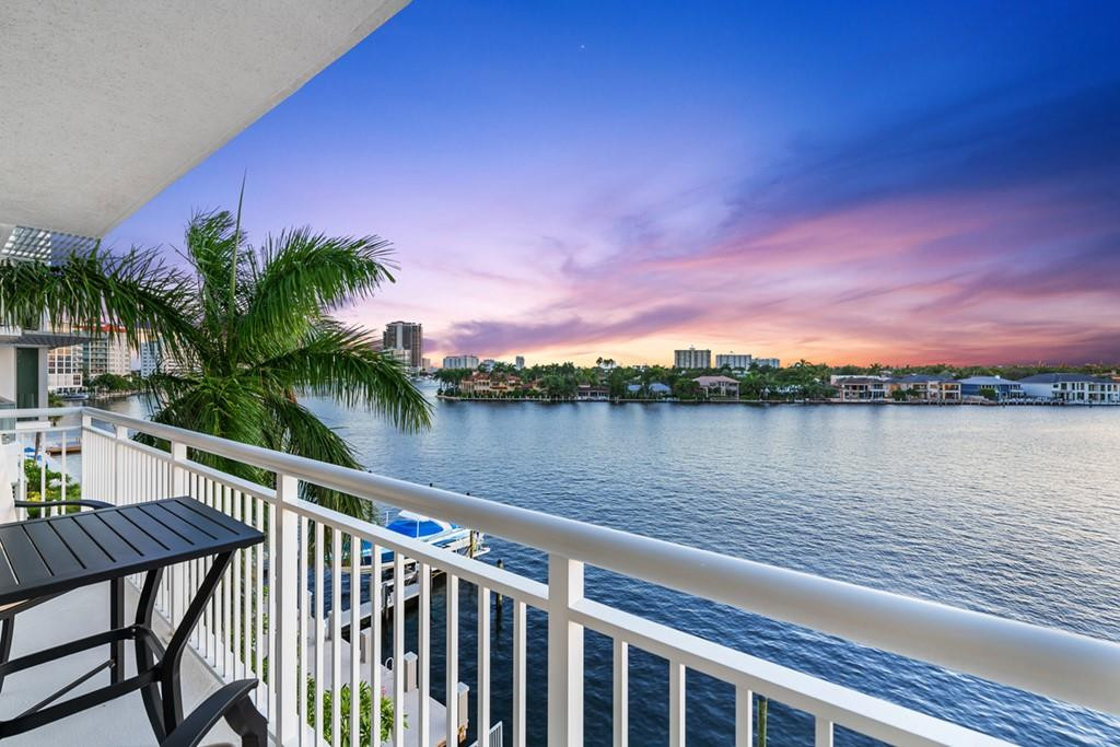 BAYSHORE TOWERS - Residential