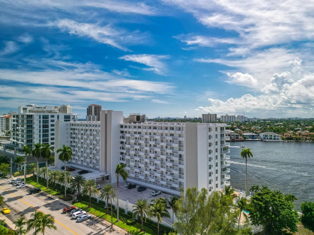 BAYSHORE TOWERS - Residential