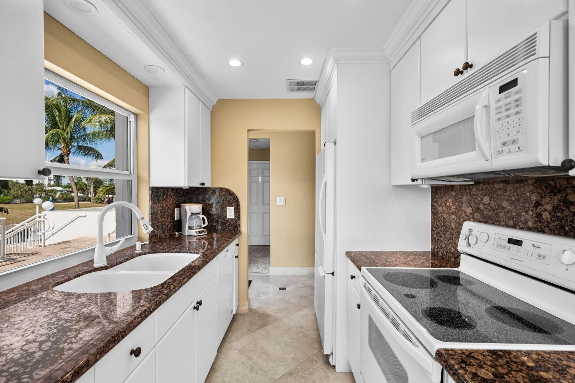 BAYSHORE TOWERS - Residential
