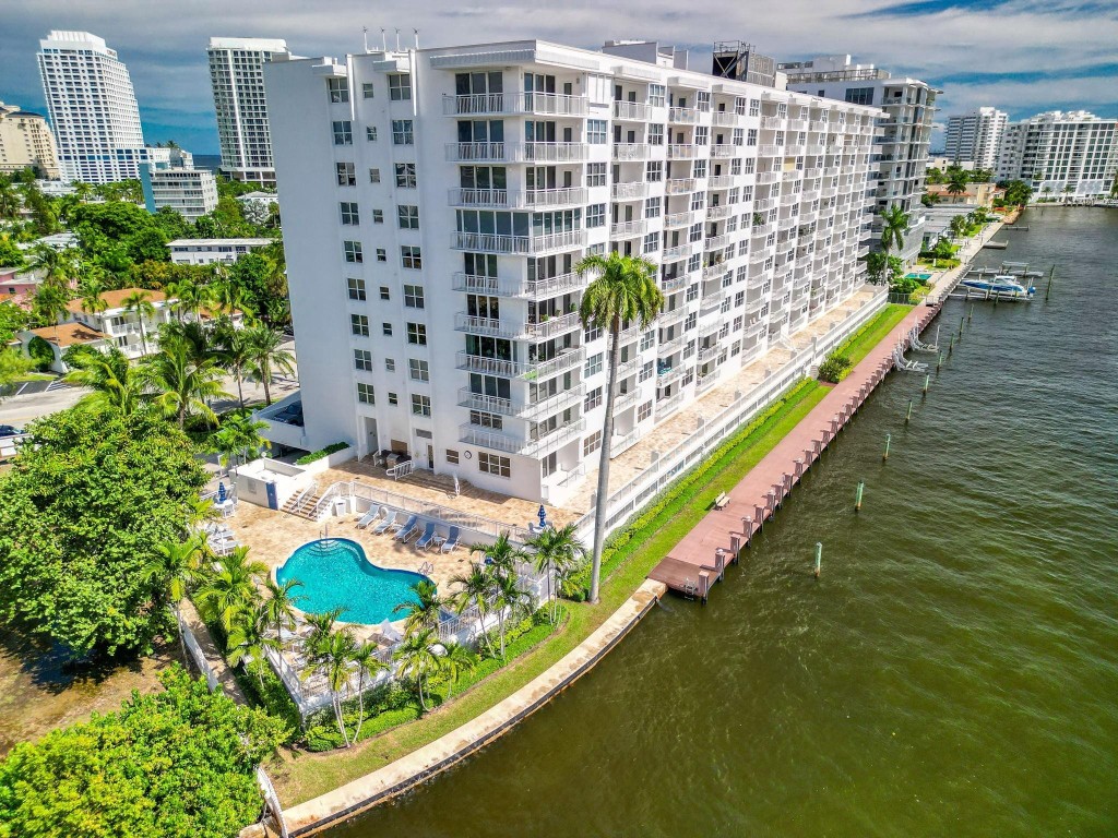 BAYSHORE TOWERS - Residential