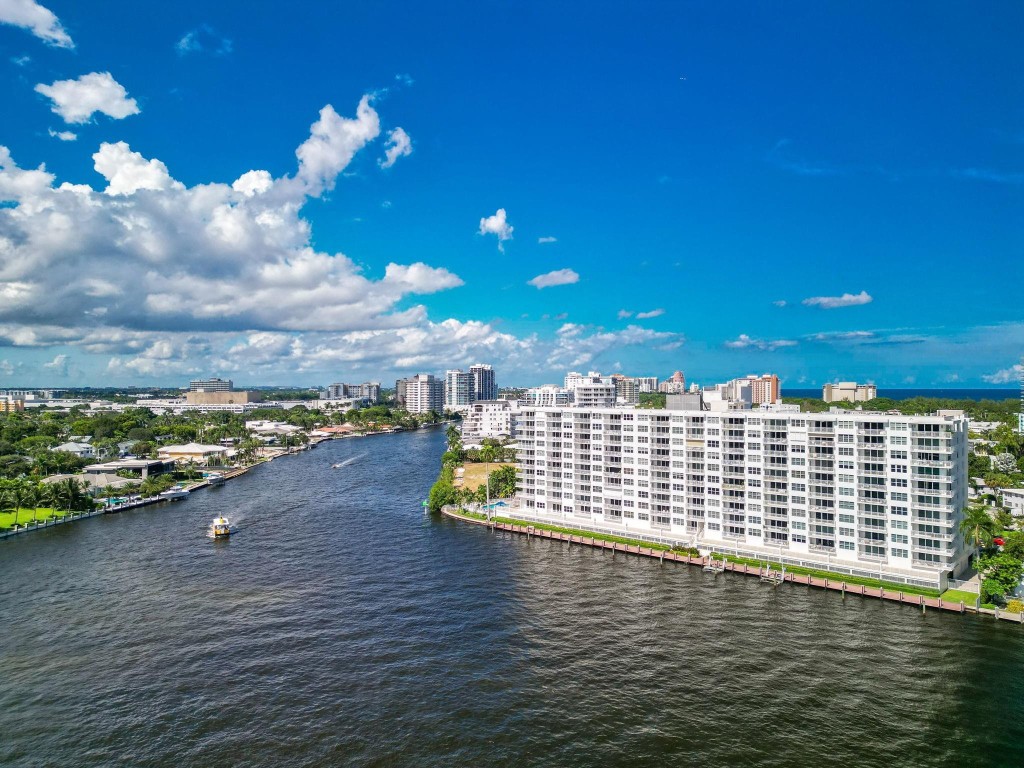 BAYSHORE TOWERS - Residential