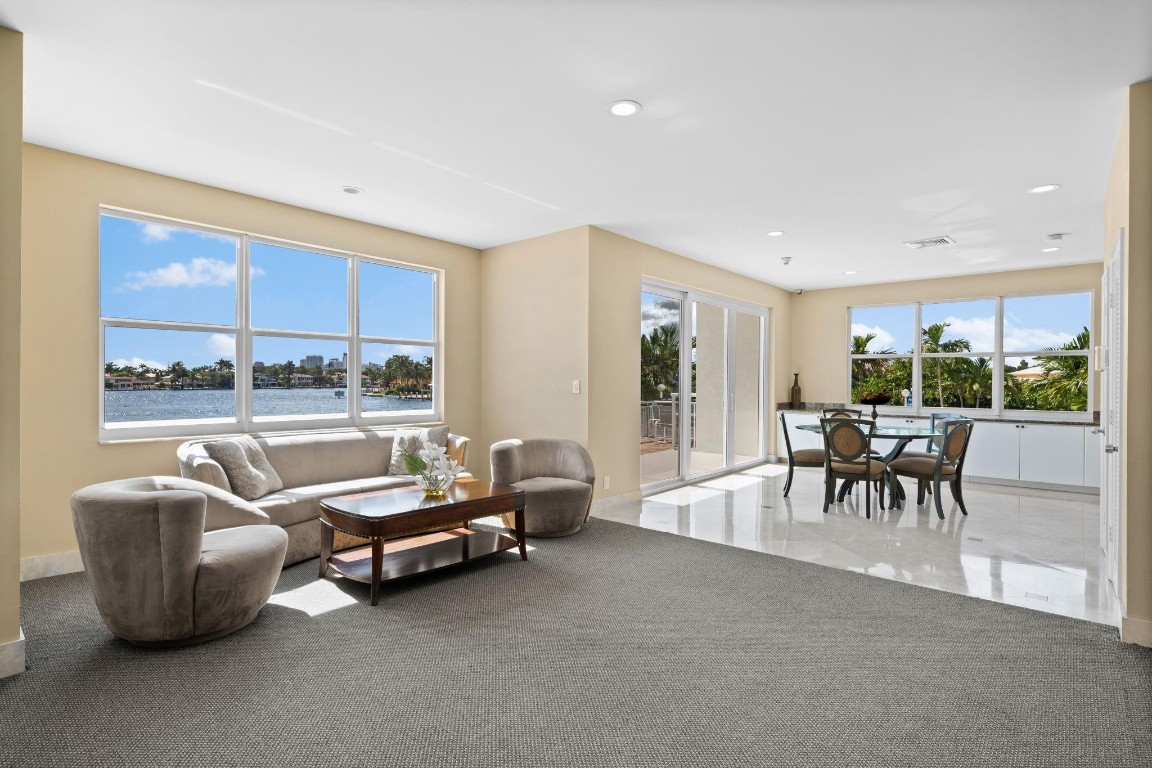 BAYSHORE TOWERS - Residential
