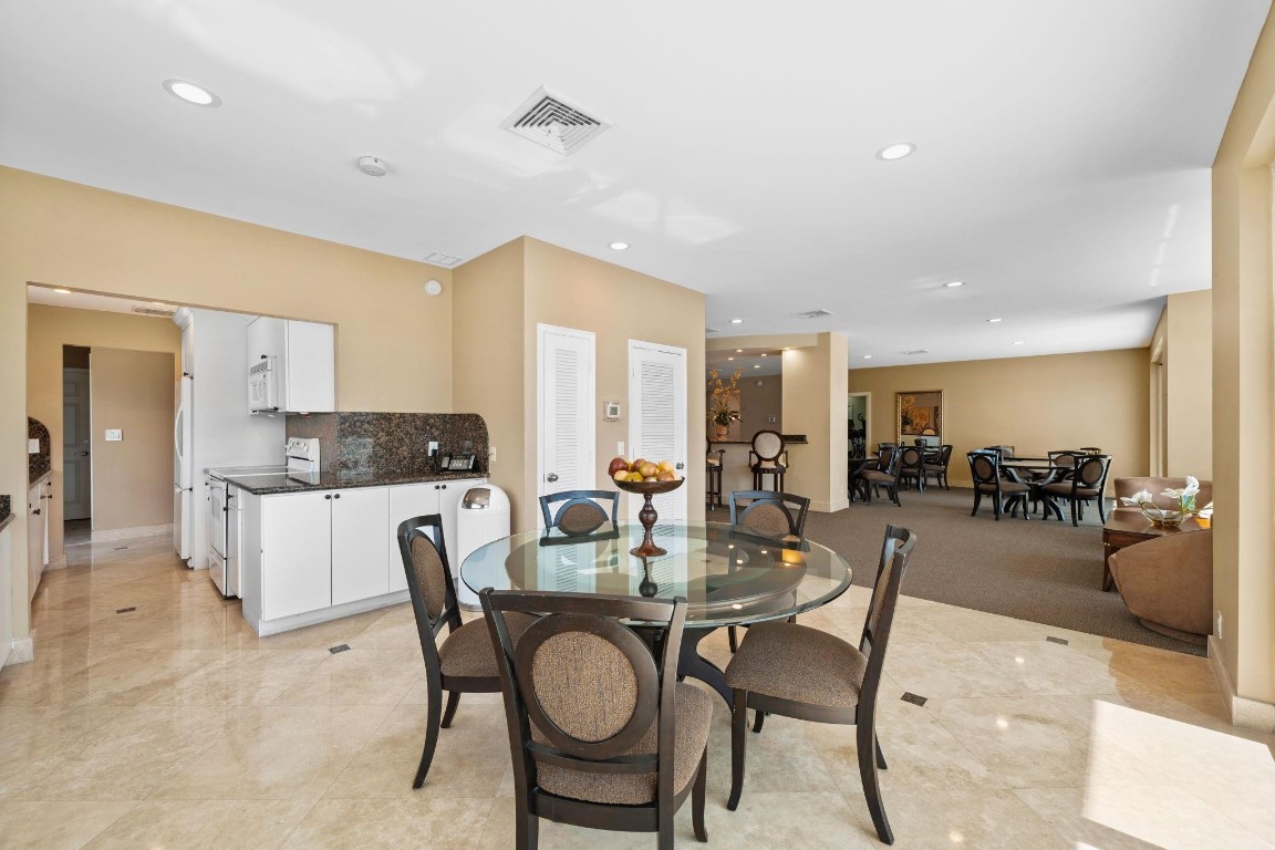 BAYSHORE TOWERS - Residential