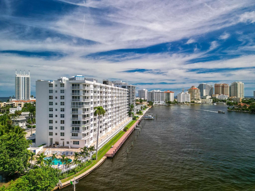 BAYSHORE TOWERS - Residential