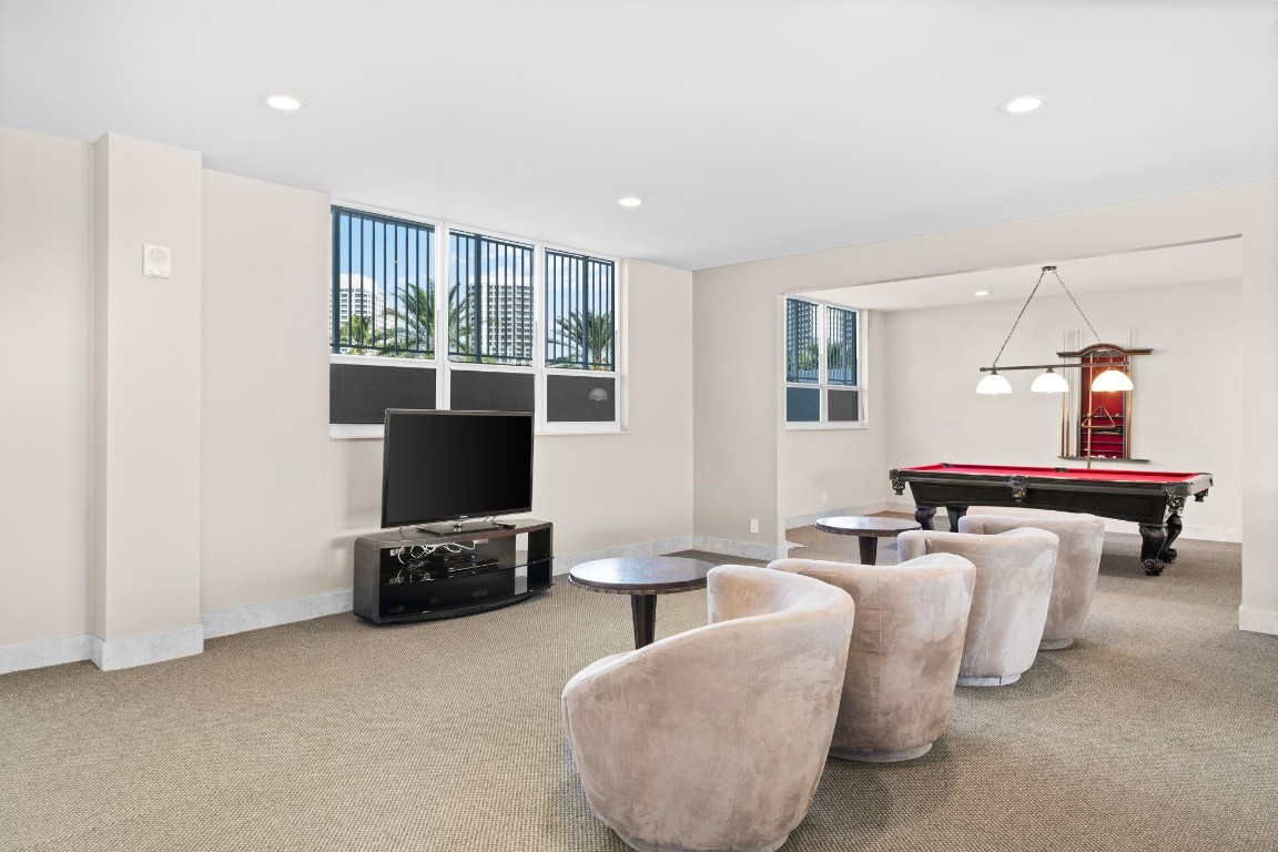 BAYSHORE TOWERS - Residential