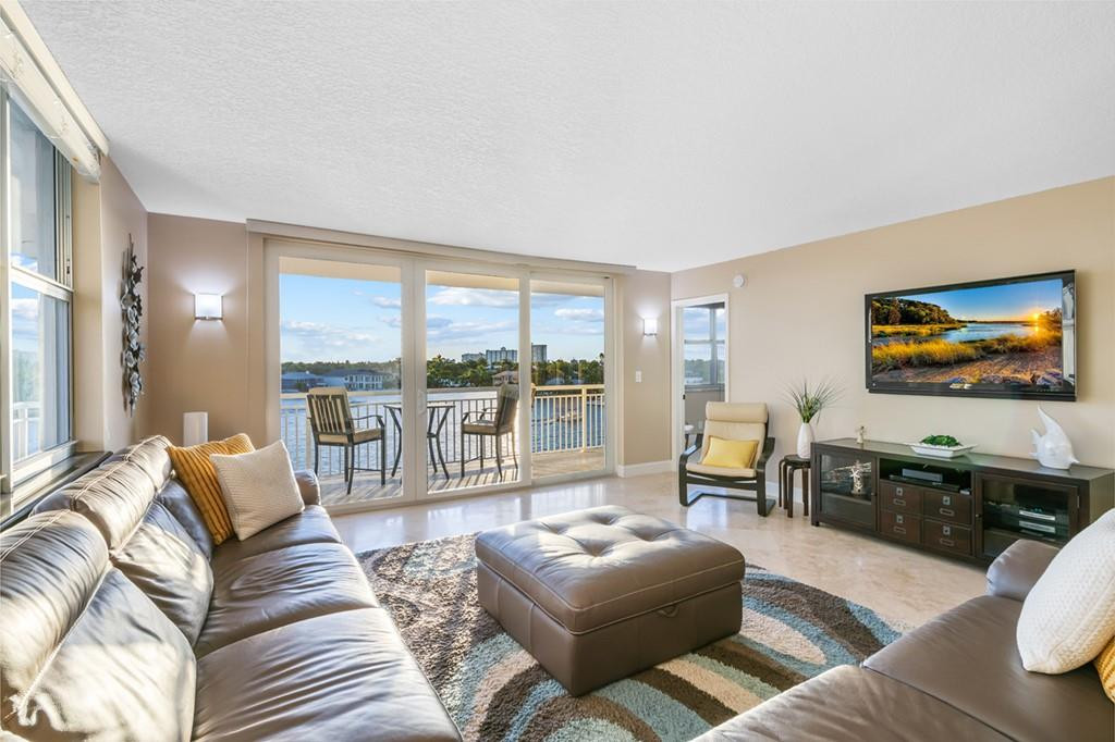 BAYSHORE TOWERS - Residential