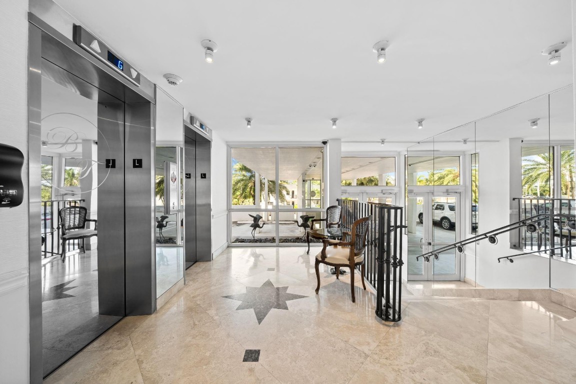 BAYSHORE TOWERS - Residential