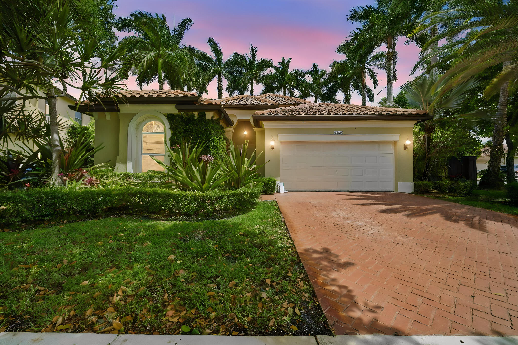 Lovely updated 3BR/2.5BA single-family home at Gated community at Vizcaya with vaulted ceilings and a bright, open layout. Newly renovated flooring, bathrooms, and kitchen feature updated stainless appliances and soft-closing cabinets. The primary suite offers a spacious walk-in closet and private bathroom. Additional highlights include a 2-car insulated garage, security cameras, impact windows and panels. This gated community offer many amenities : Clubhouse, Fitness Center ,Children's playground, Swimming pool, gated community ,24 hour security.   Conveniently close to Miramar Regional Park, Miramar Cultural Center, and major shopping and dining along Florida's Turnpike and US-441 please text agent for desired time and day to view the property