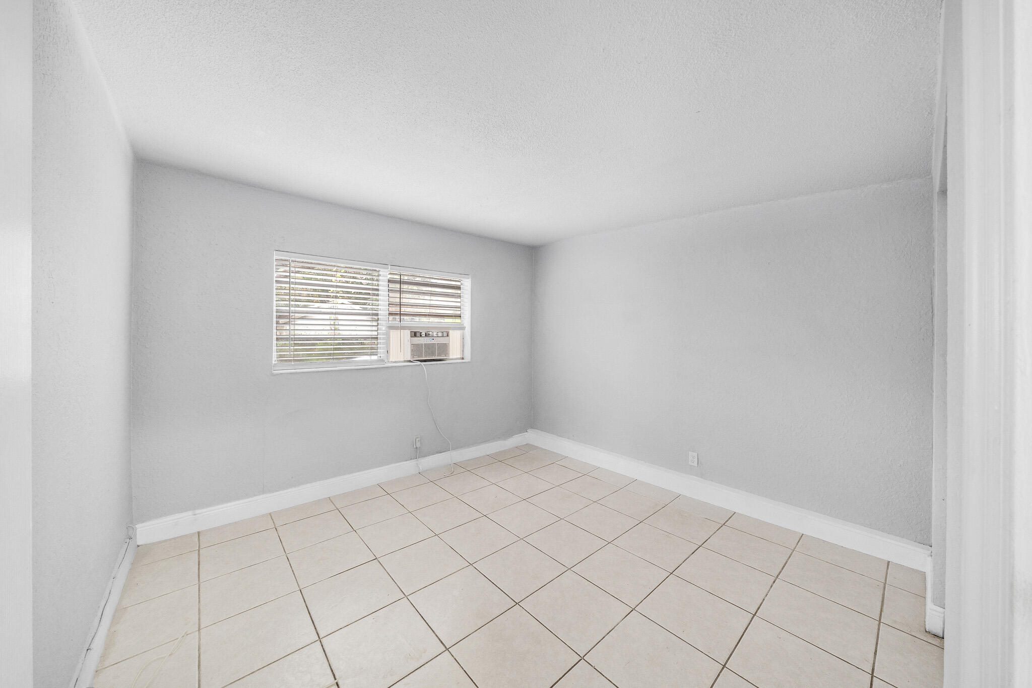 RIVERSIDE ADD AMEN PLAT - Residential Lease