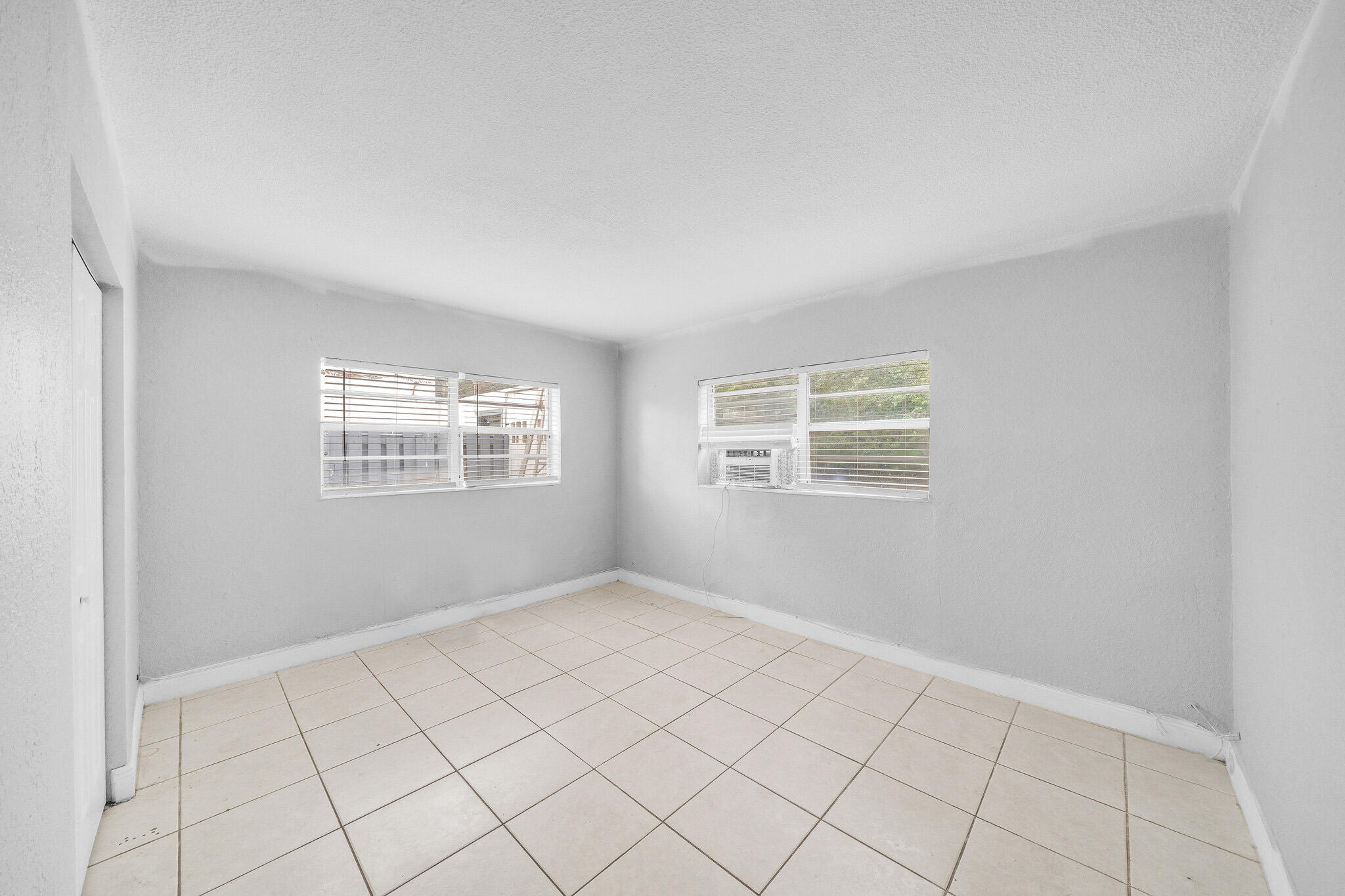 RIVERSIDE ADD AMEN PLAT - Residential Lease