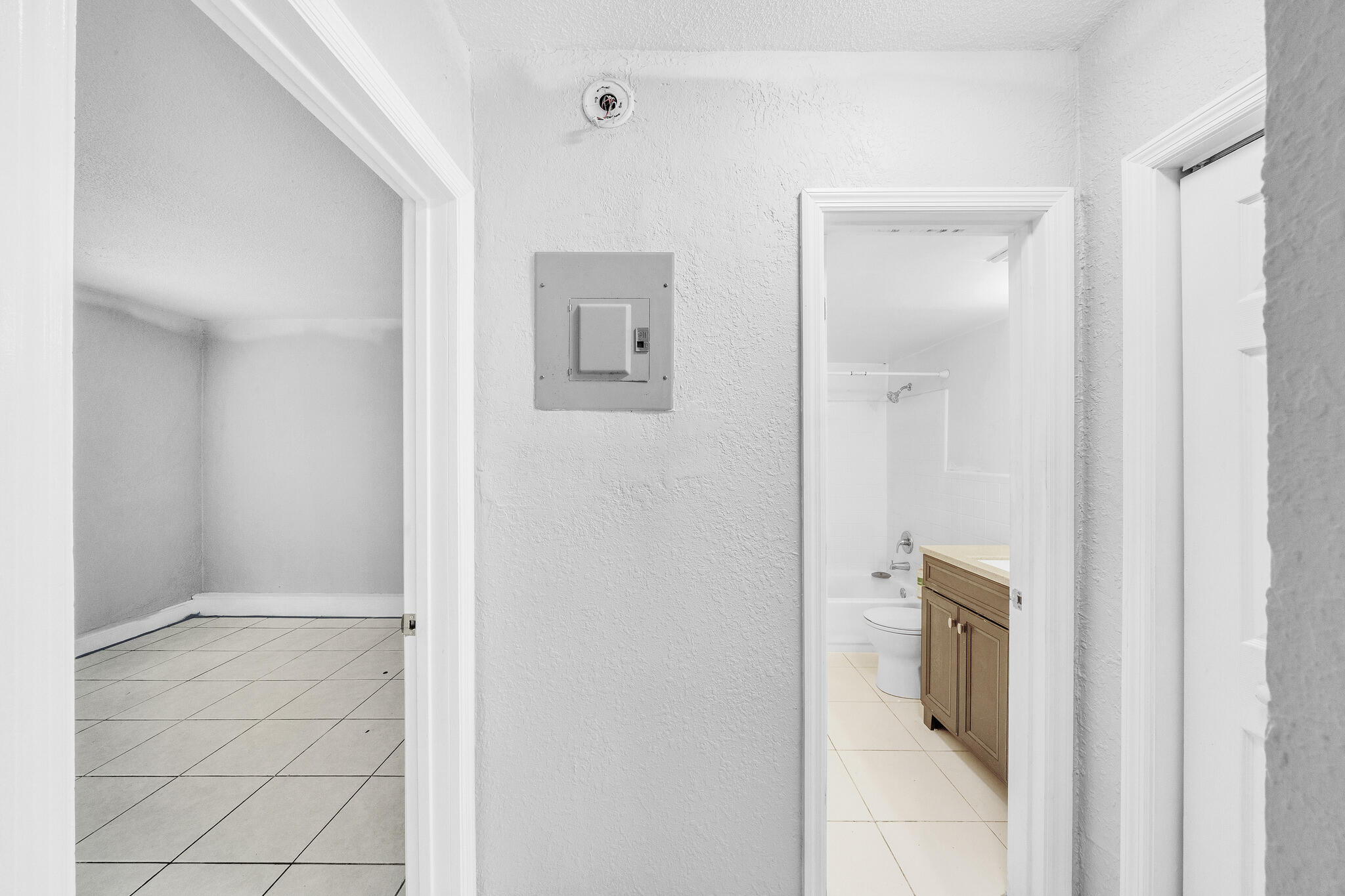 RIVERSIDE ADD AMEN PLAT - Residential Lease