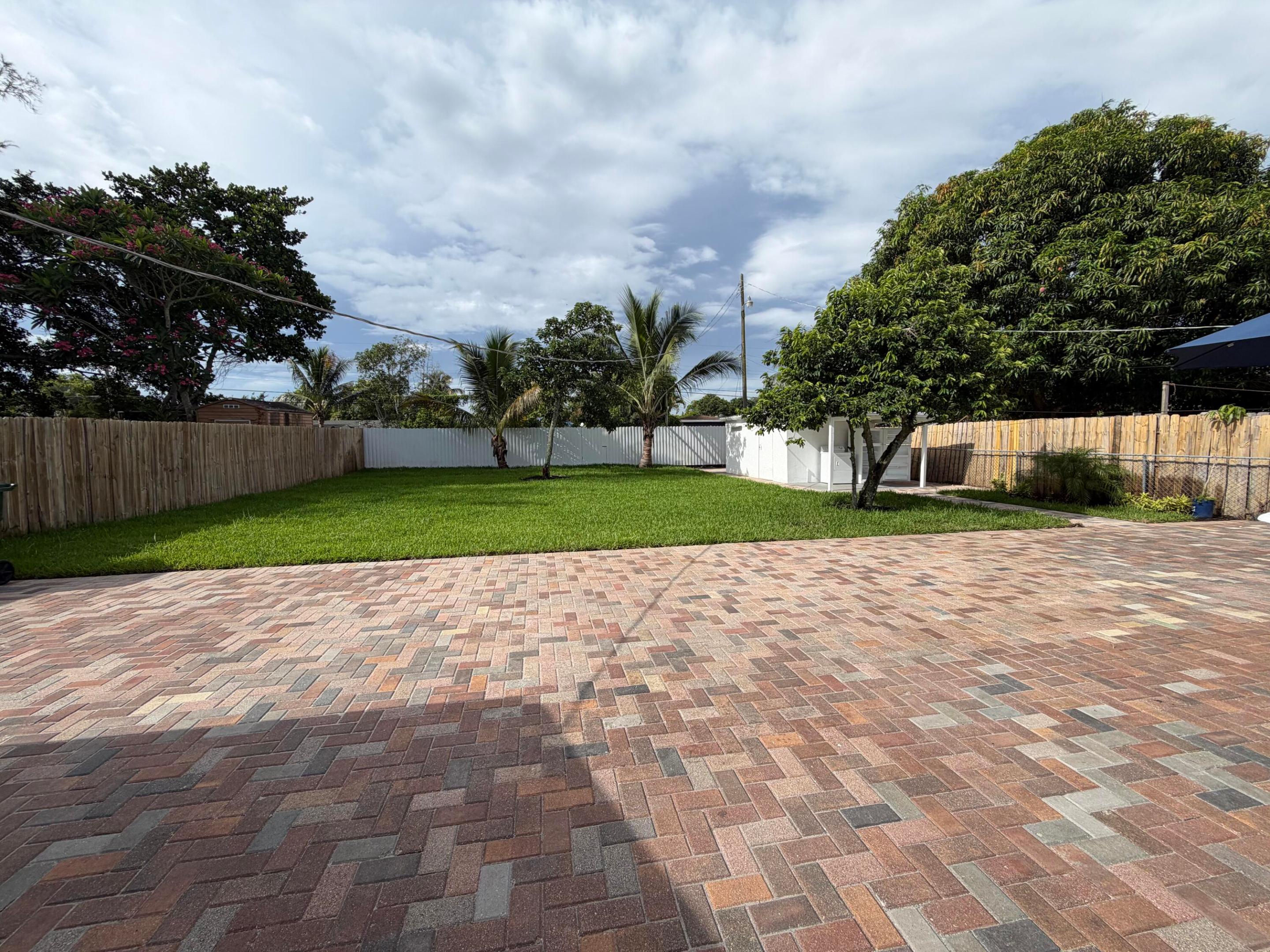 LAKE WORTH HILLS 2ND ADD - Residential