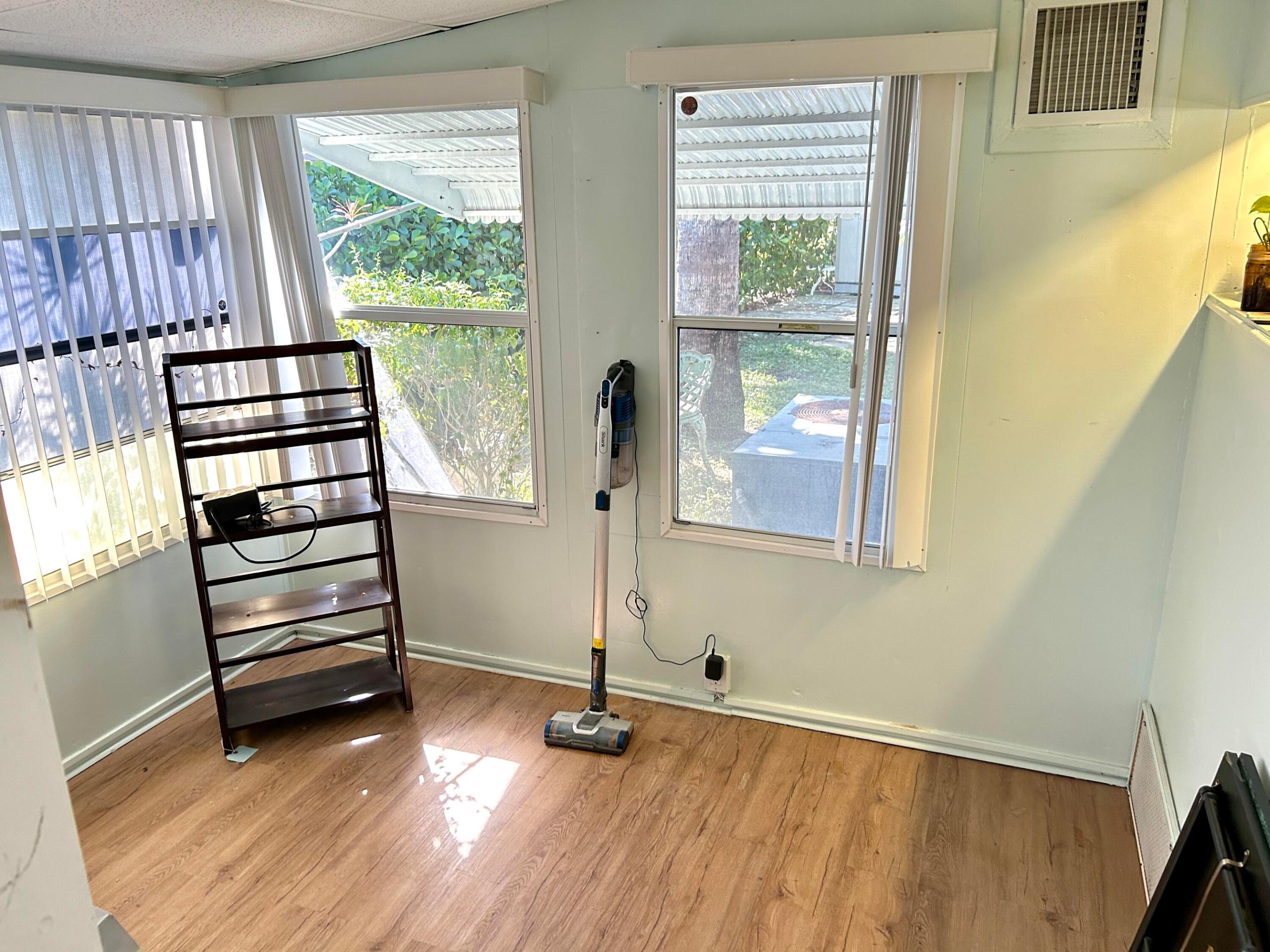 pine tree park legacy home - Residential