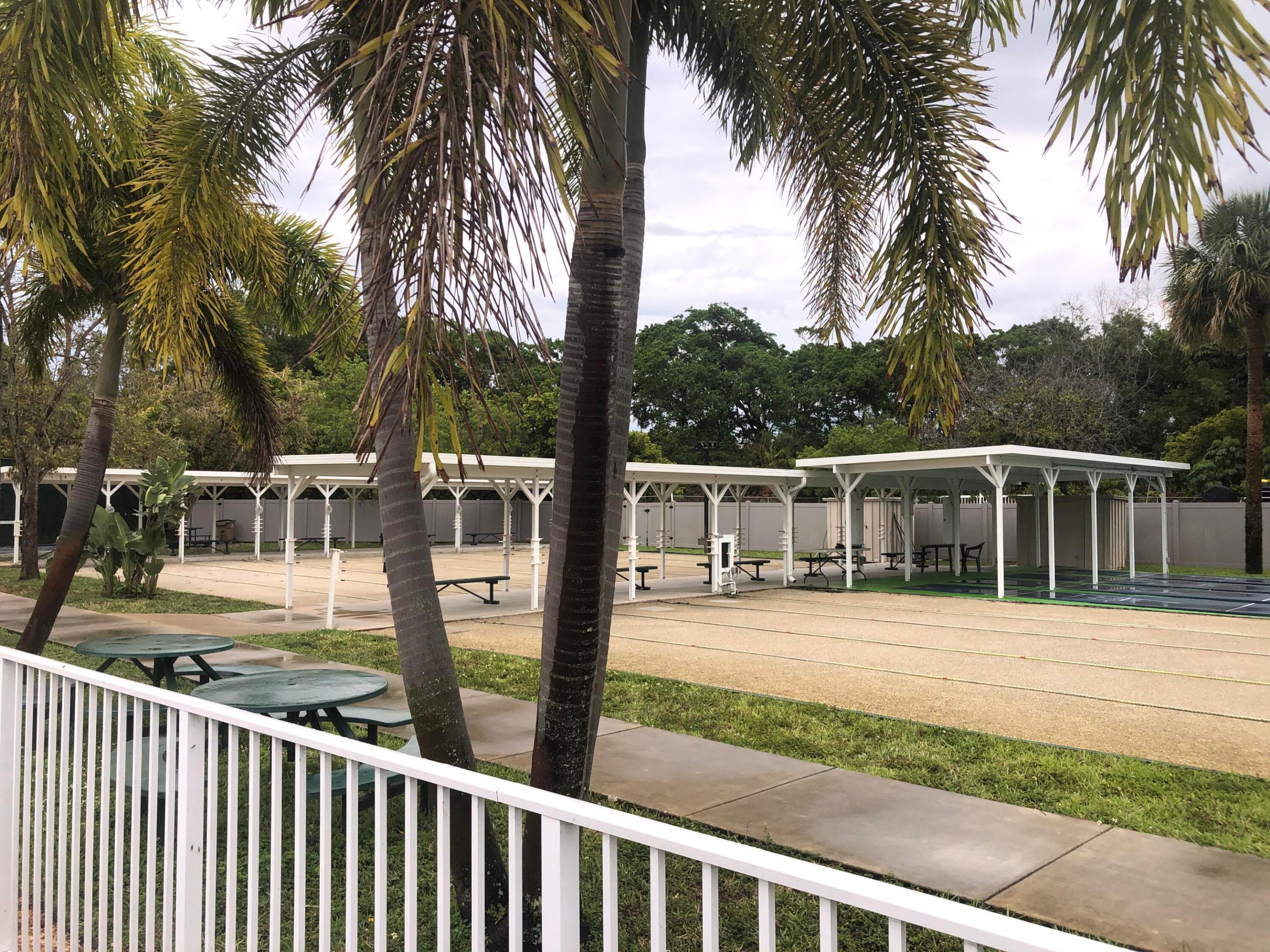 pine tree park legacy home - Residential