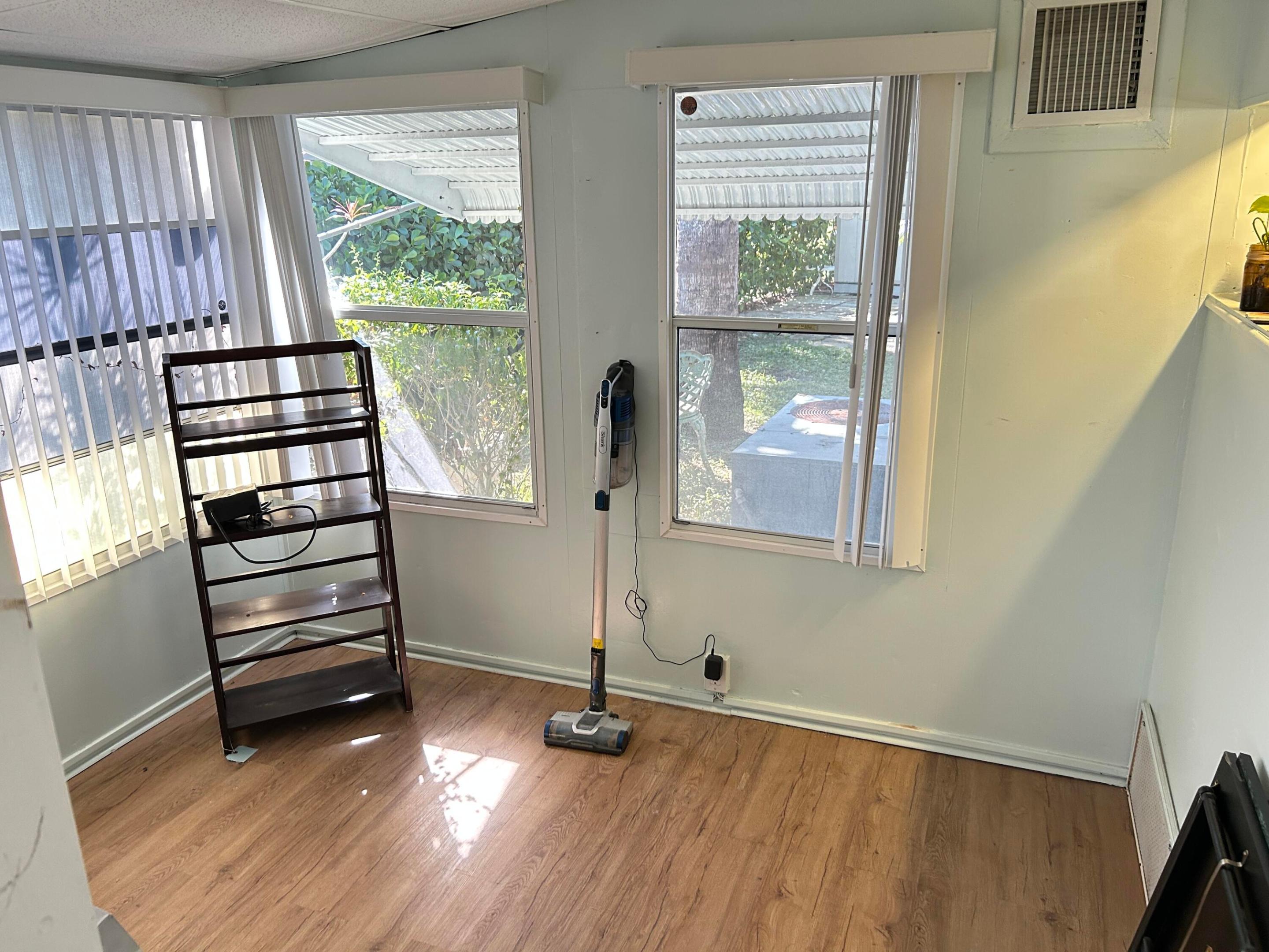 pine tree park legacy home - Residential