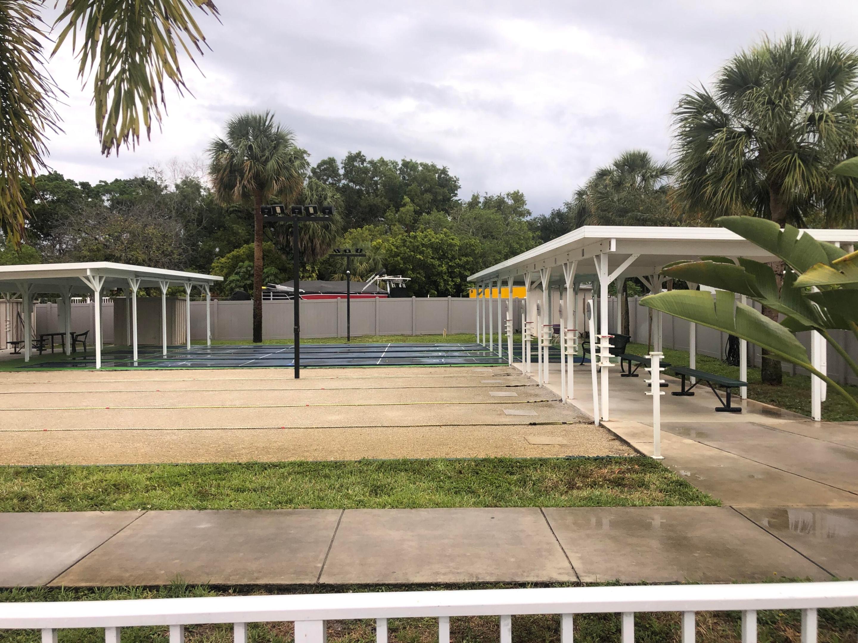 pine tree park legacy home - Residential