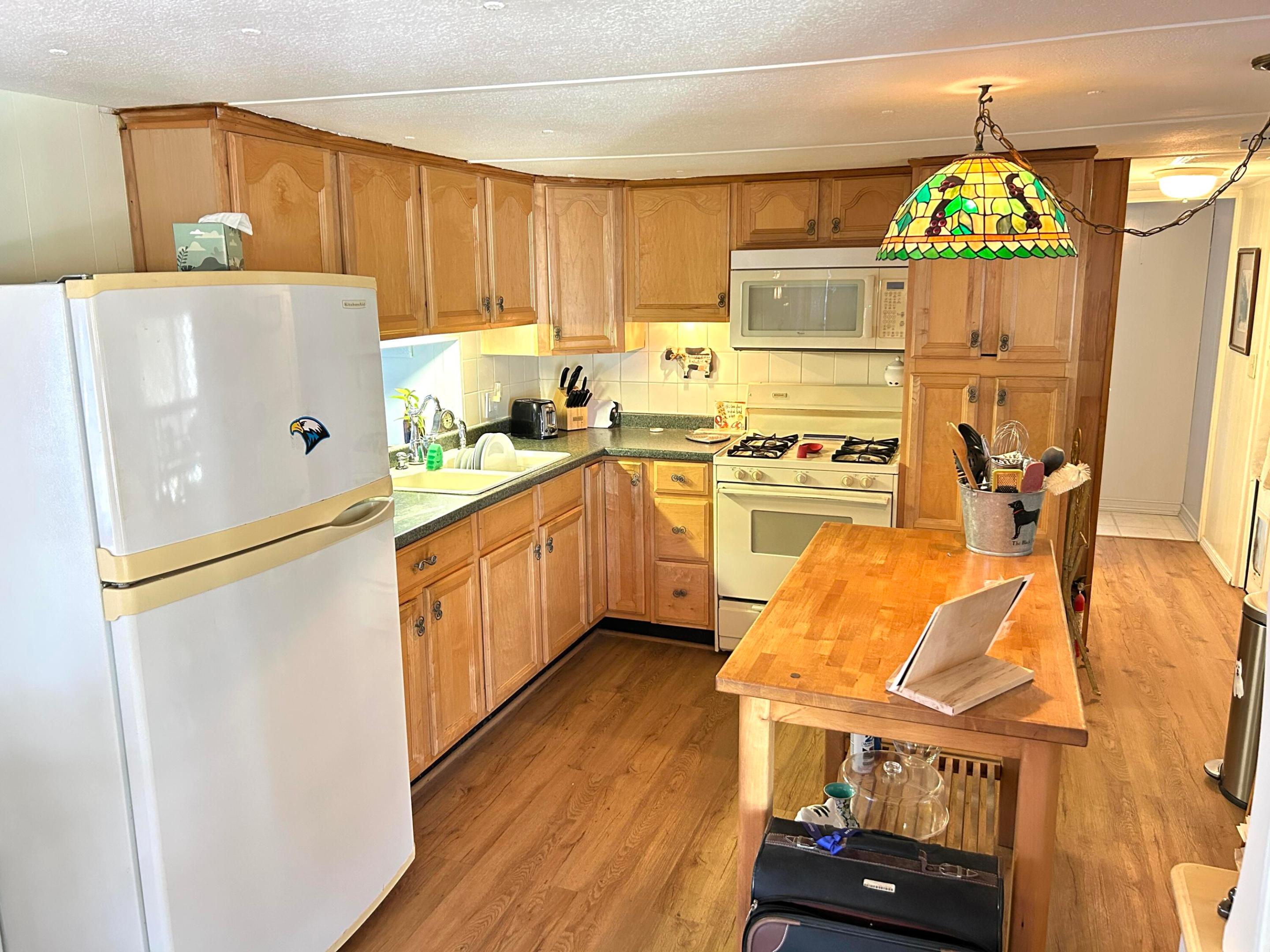 pine tree park legacy home - Residential