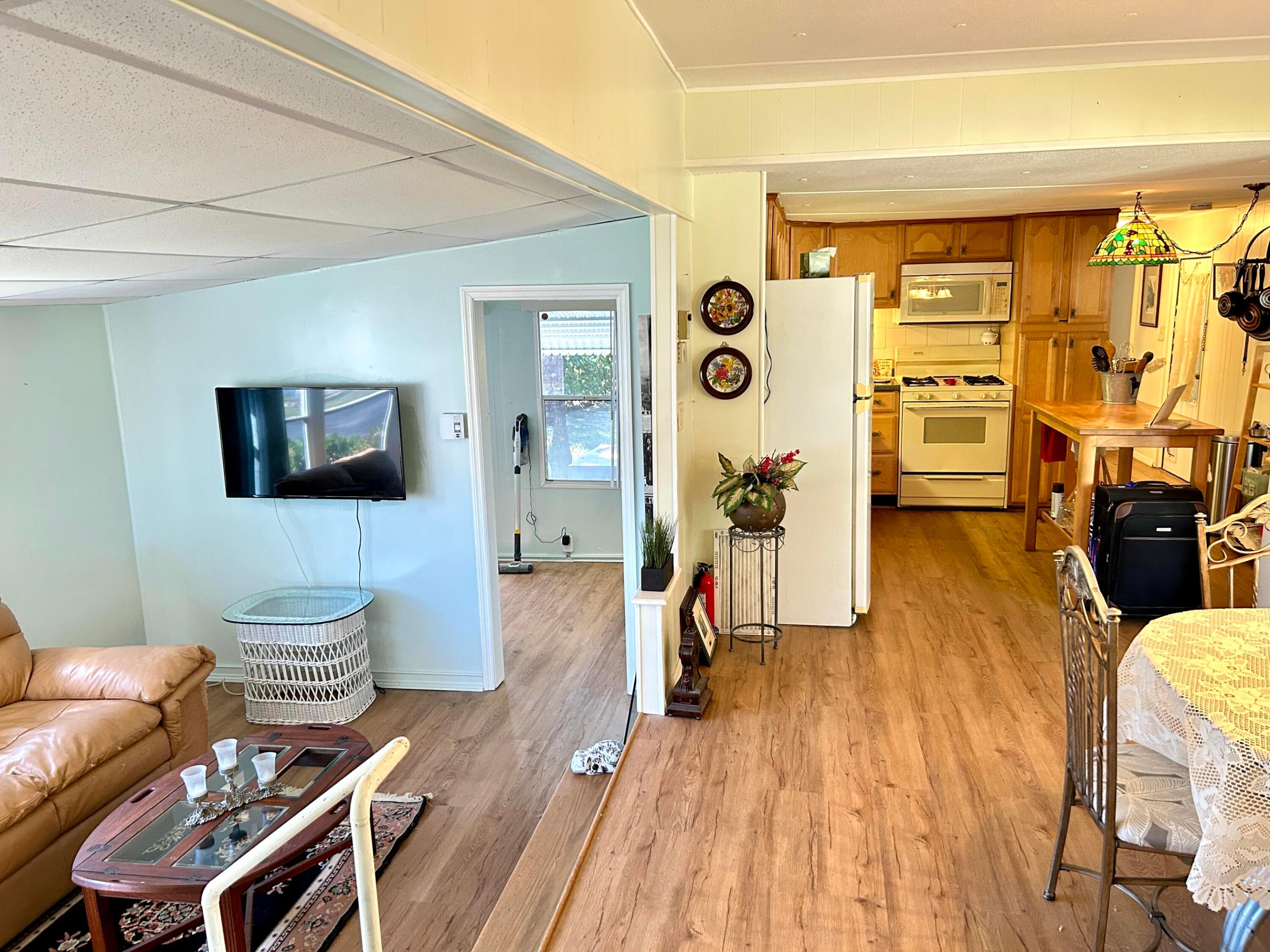 pine tree park legacy home - Residential