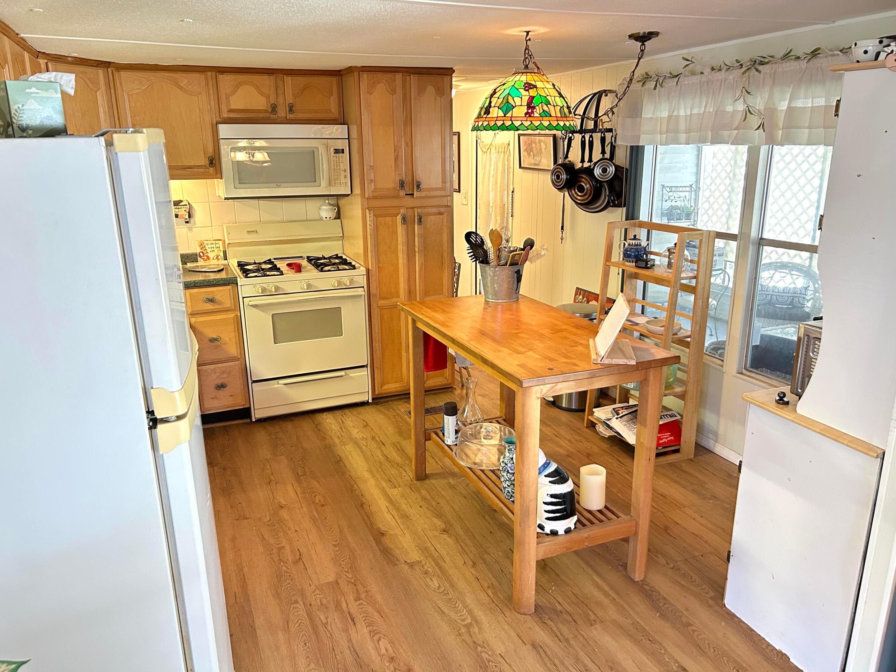 pine tree park legacy home - Residential