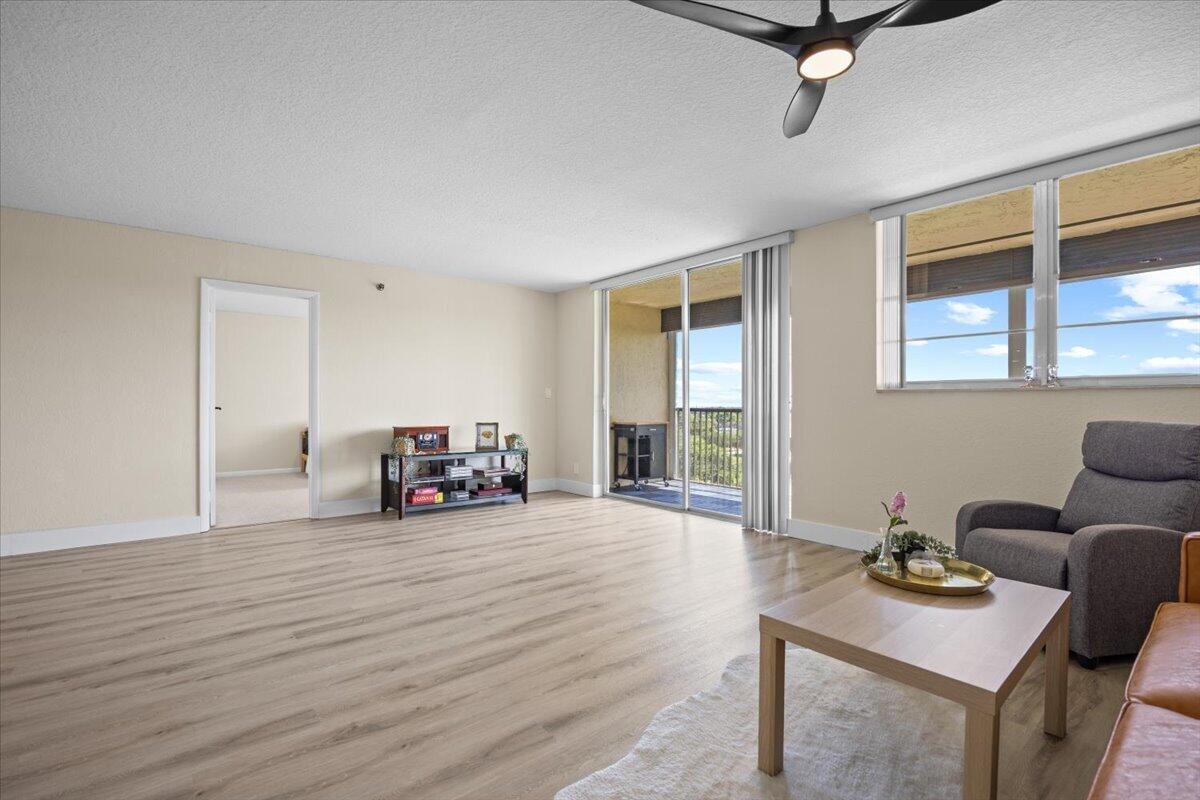 ROLLING HILLS GOLF AND TENNIS - Residential Lease
