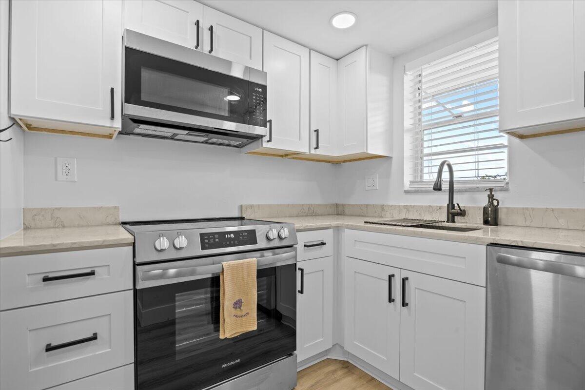 ROLLING HILLS GOLF AND TENNIS - Residential Lease