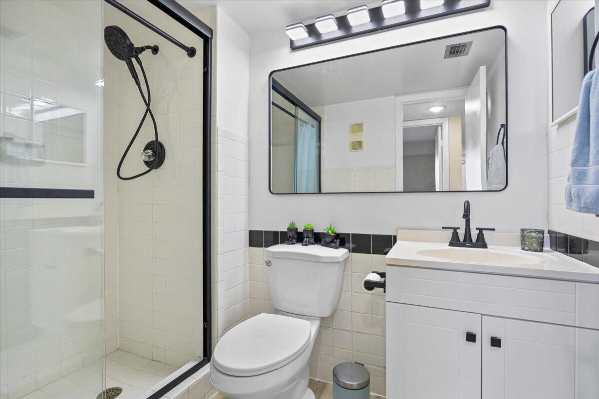 ROLLING HILLS GOLF AND TENNIS - Residential Lease