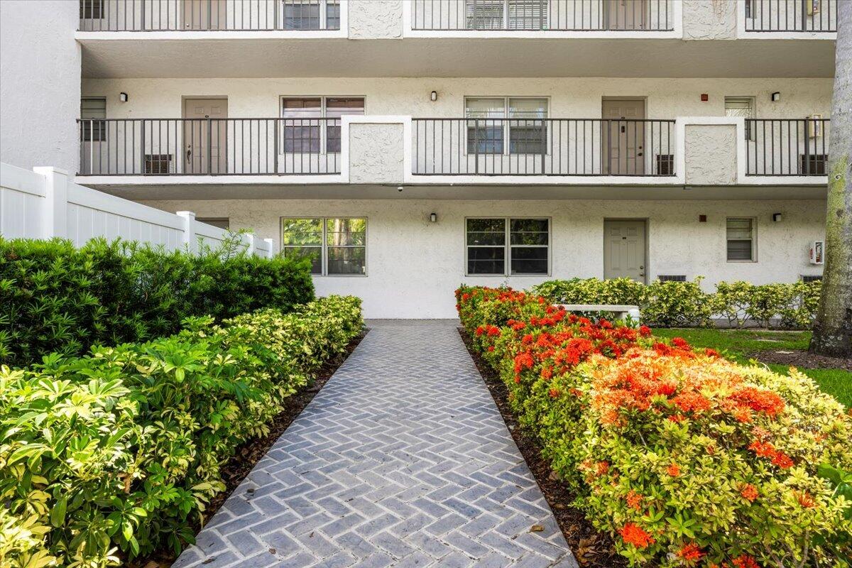 ROLLING HILLS GOLF AND TENNIS - Residential Lease