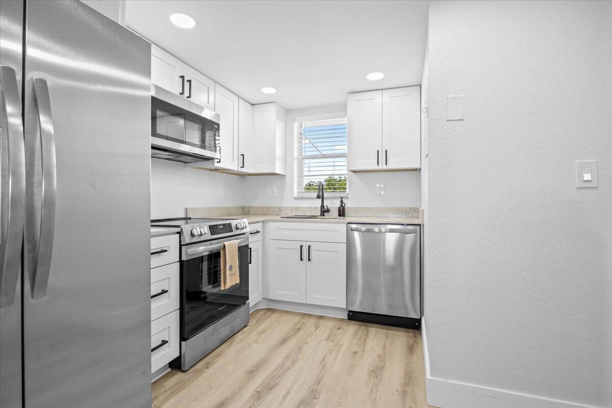 ROLLING HILLS GOLF AND TENNIS - Residential Lease