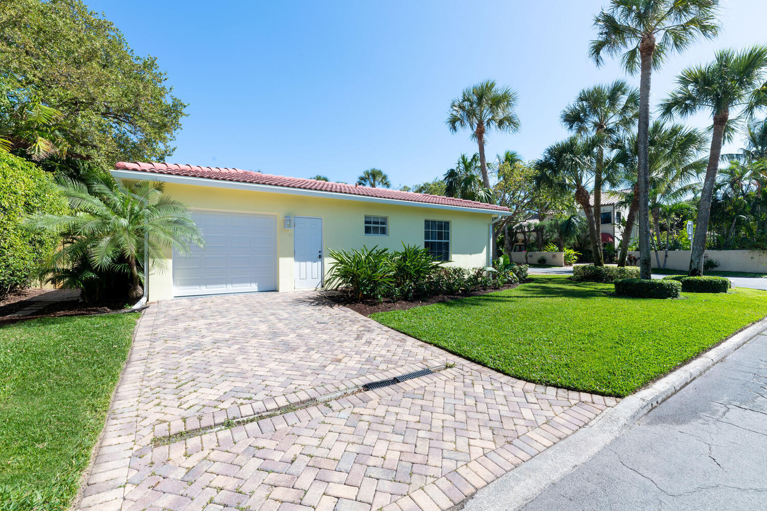 EL ENCANTO - Residential