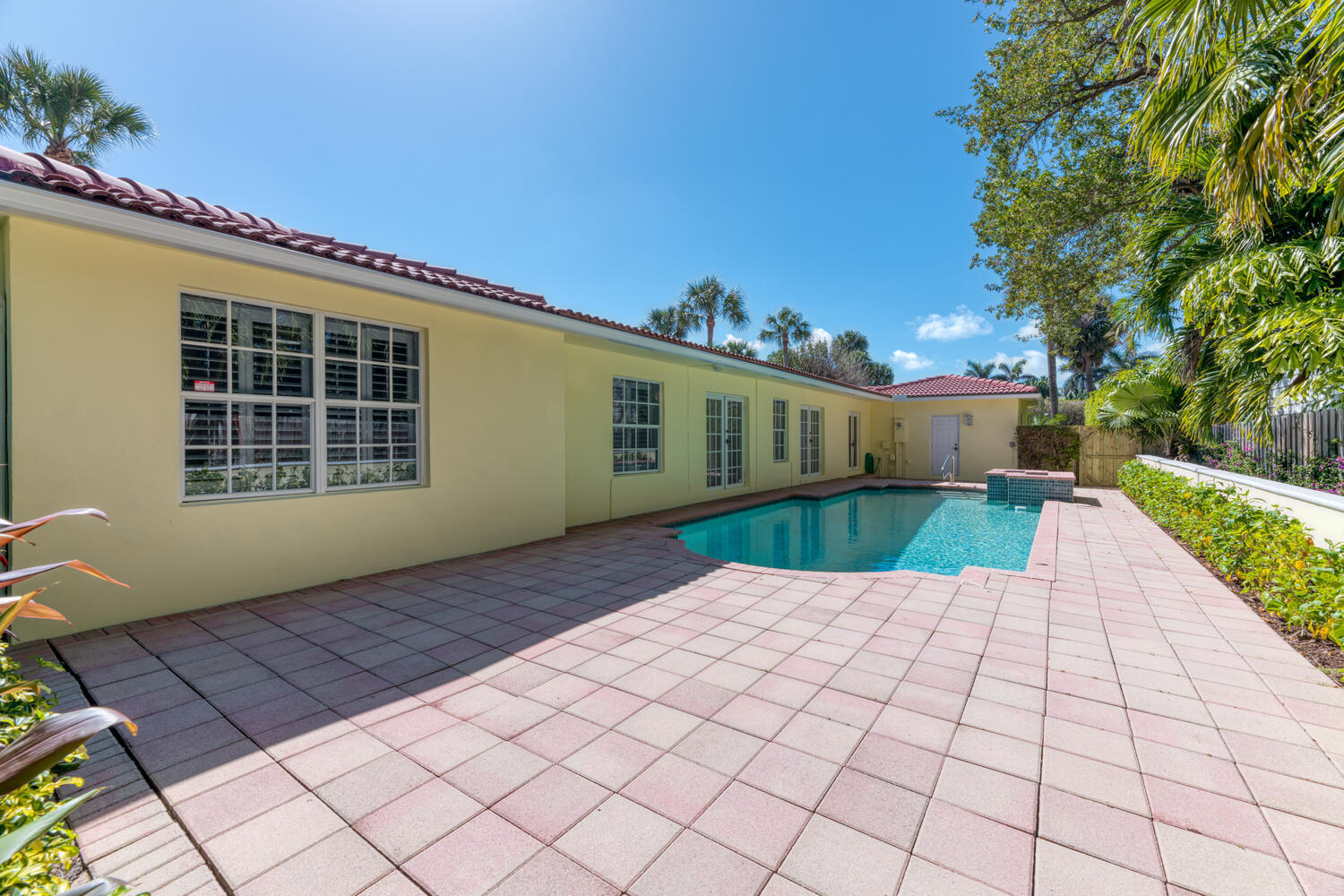 EL ENCANTO - Residential