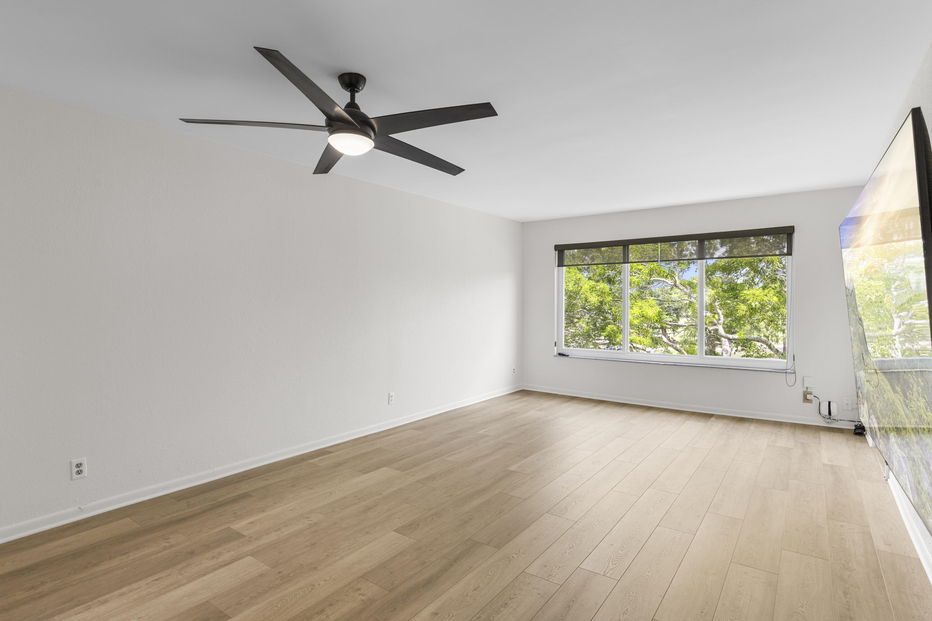 FAIRWAYS OF TAMARAC CONDOMINIUM - Residential