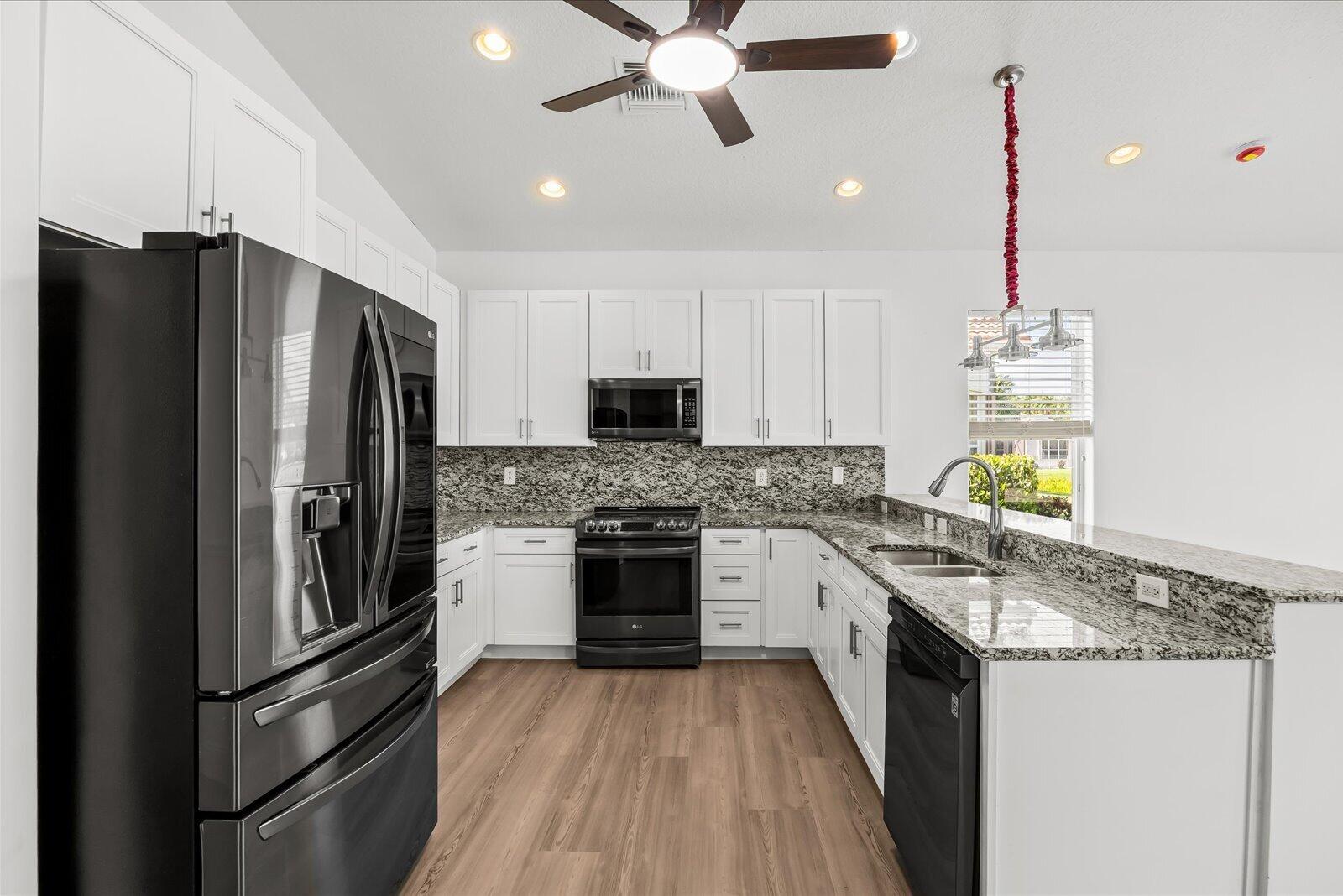 VALENCIA SHORES 1 - Residential