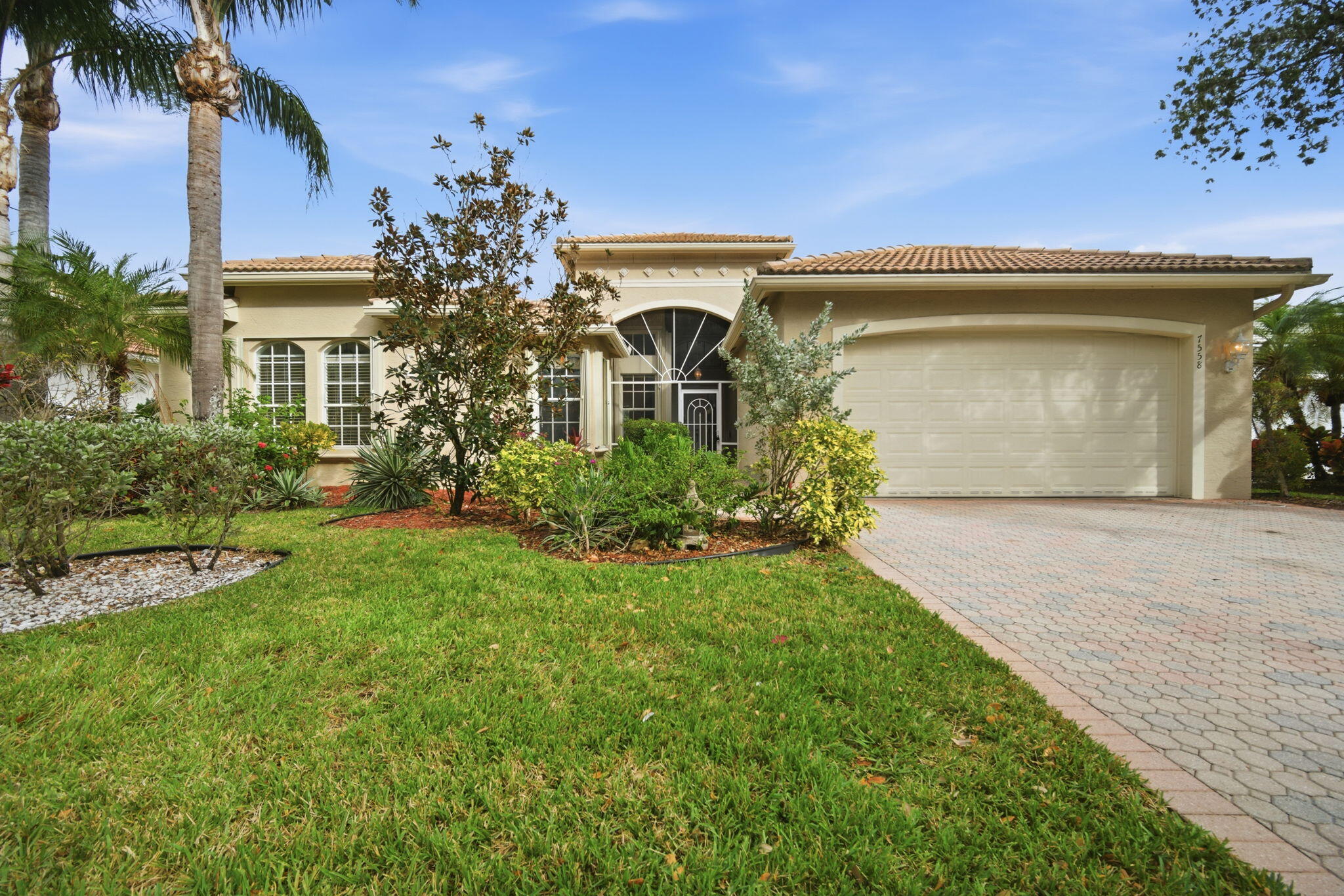 VALENCIA SHORES 1 - Residential