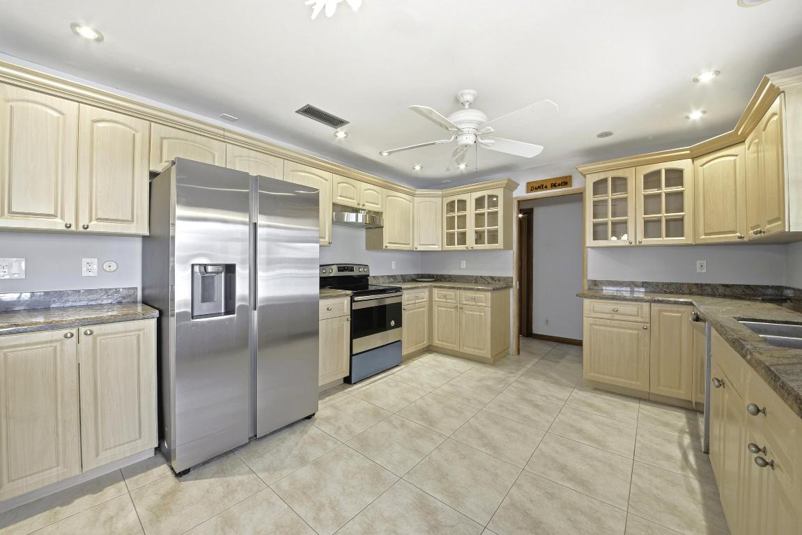 HOLLYWOOD CENTER - Residential