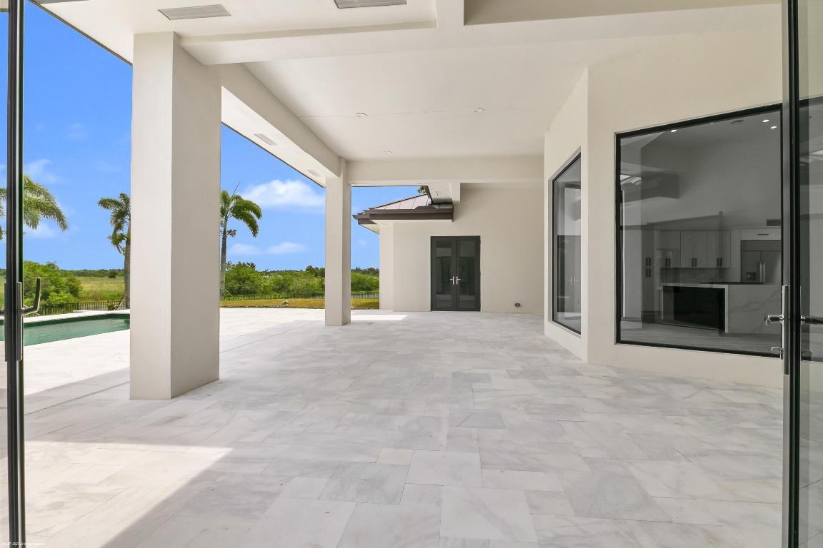 WHITE FENCES EQUESTRIAN ESTATES - Residential