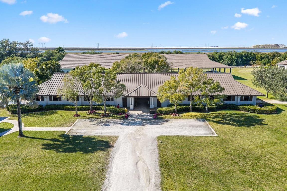WHITE FENCES EQUESTRIAN ESTATES - Residential
