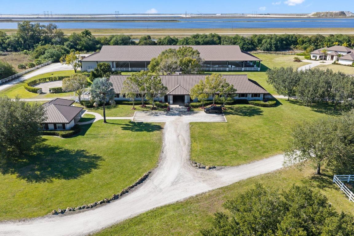 WHITE FENCES EQUESTRIAN ESTATES - Residential